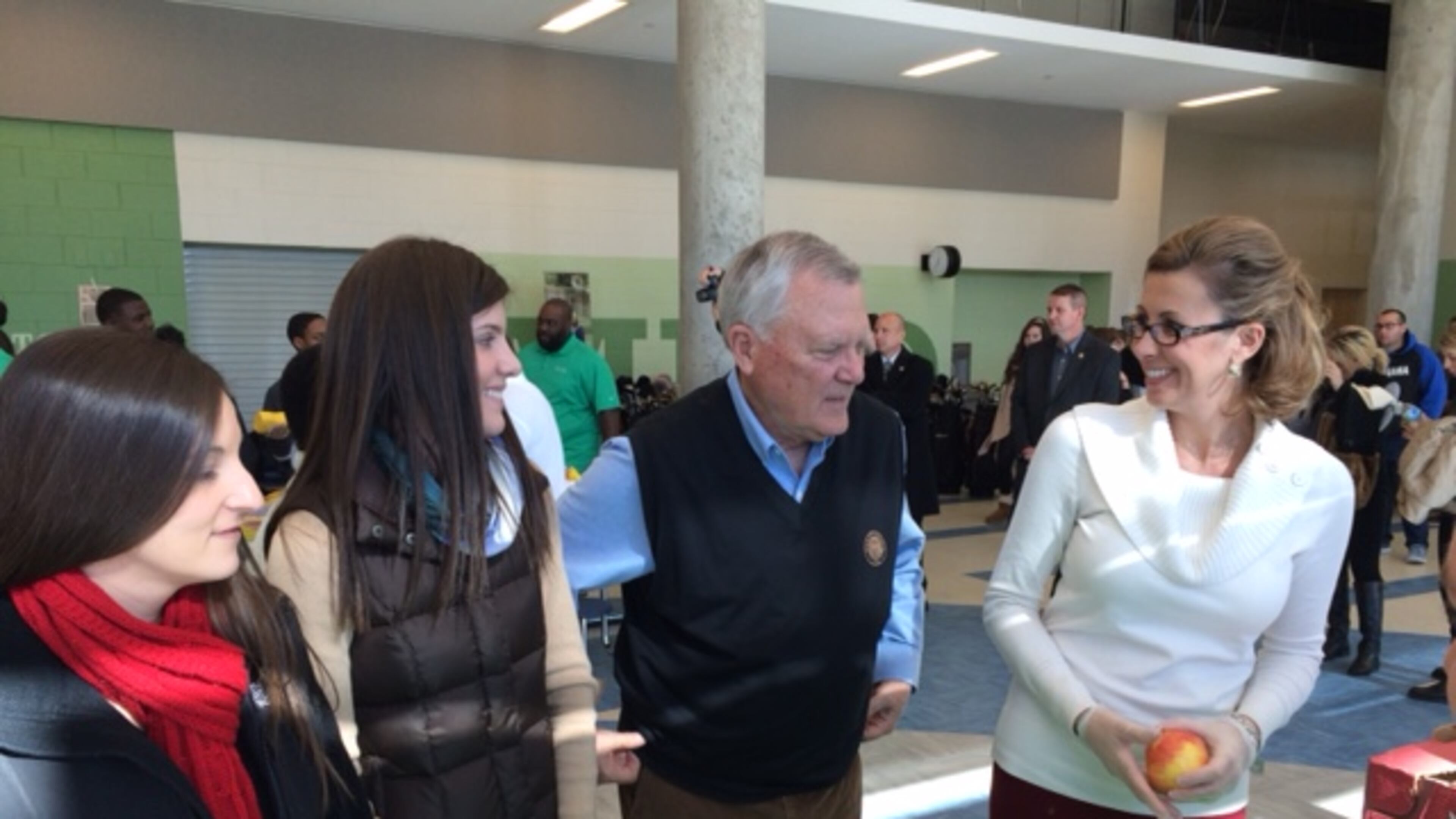 Gov. Nathan Deal with volunteers at Drew Charter School.