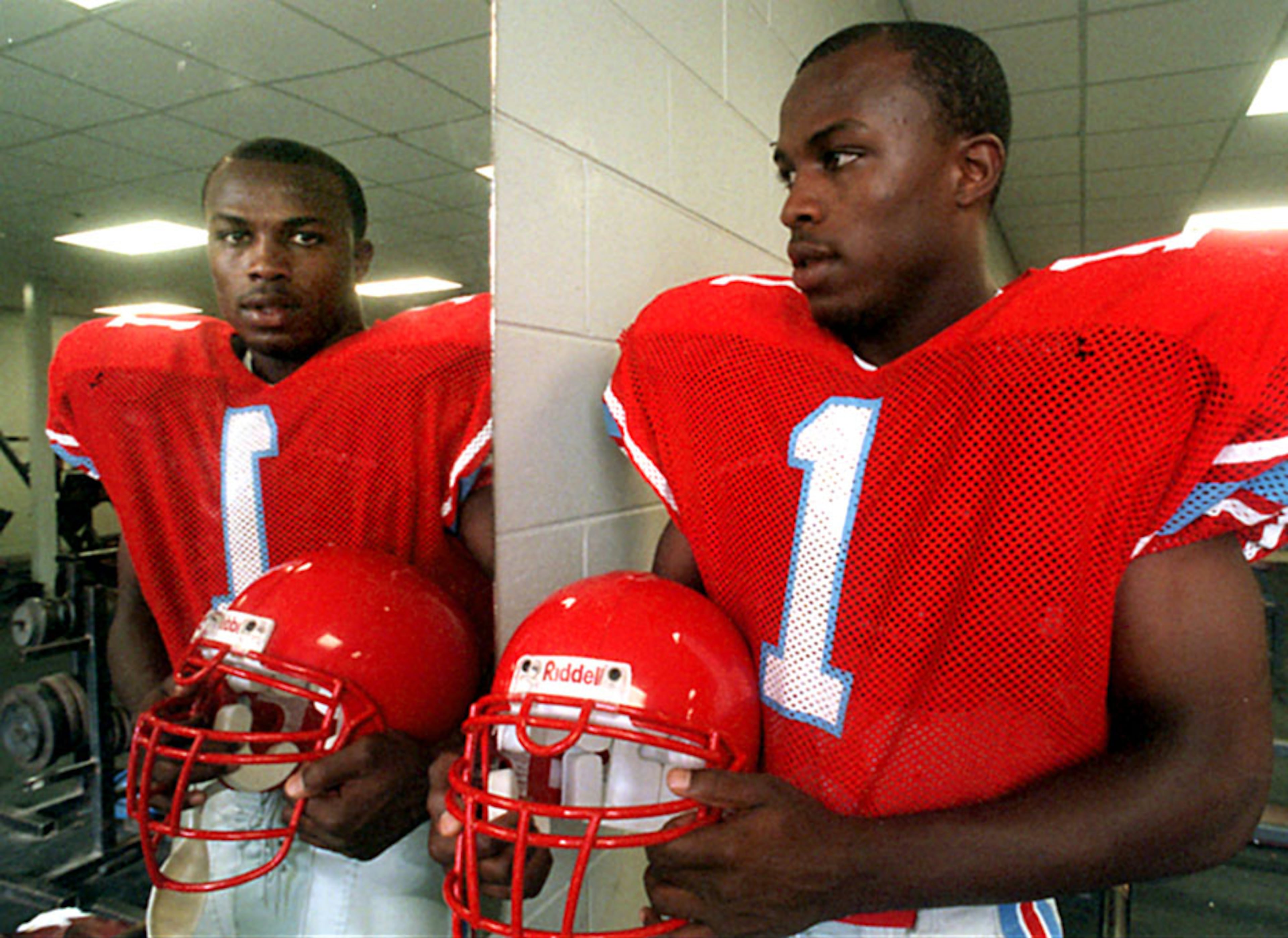 Jasper Sanks was a star recruit at Carver High School in Columbus. When he committed to attend Georgia in 1997, the Bulldogs were coming off of four-consecutive seasons of 6 wins or less.