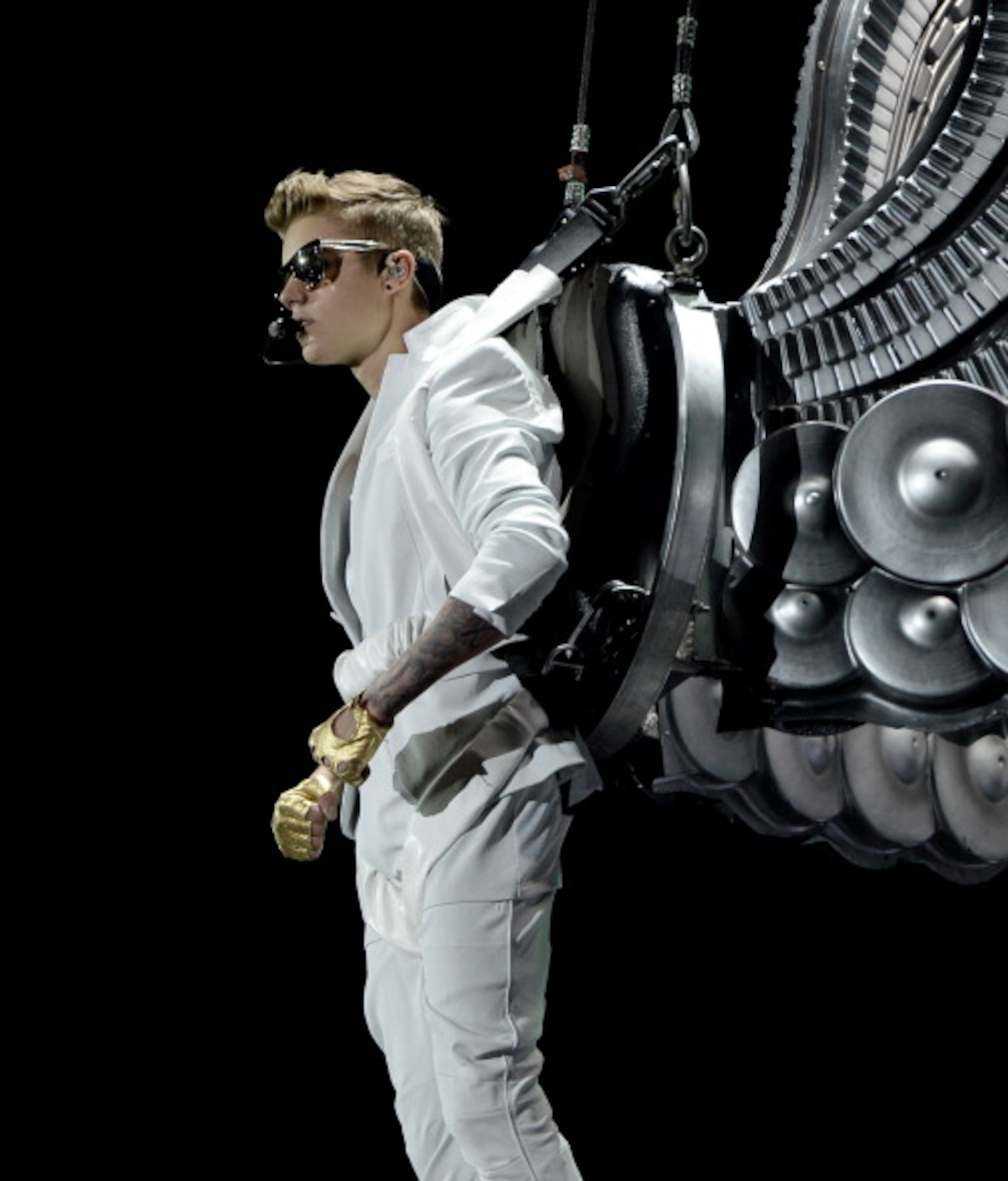 LOS ANGELES, CA - JUNE 24: Singer Justin Bieber performs at The Staples Center on June 24, 2013 in Los Angeles, California. (Photo by Kevin Winter/Getty Images)