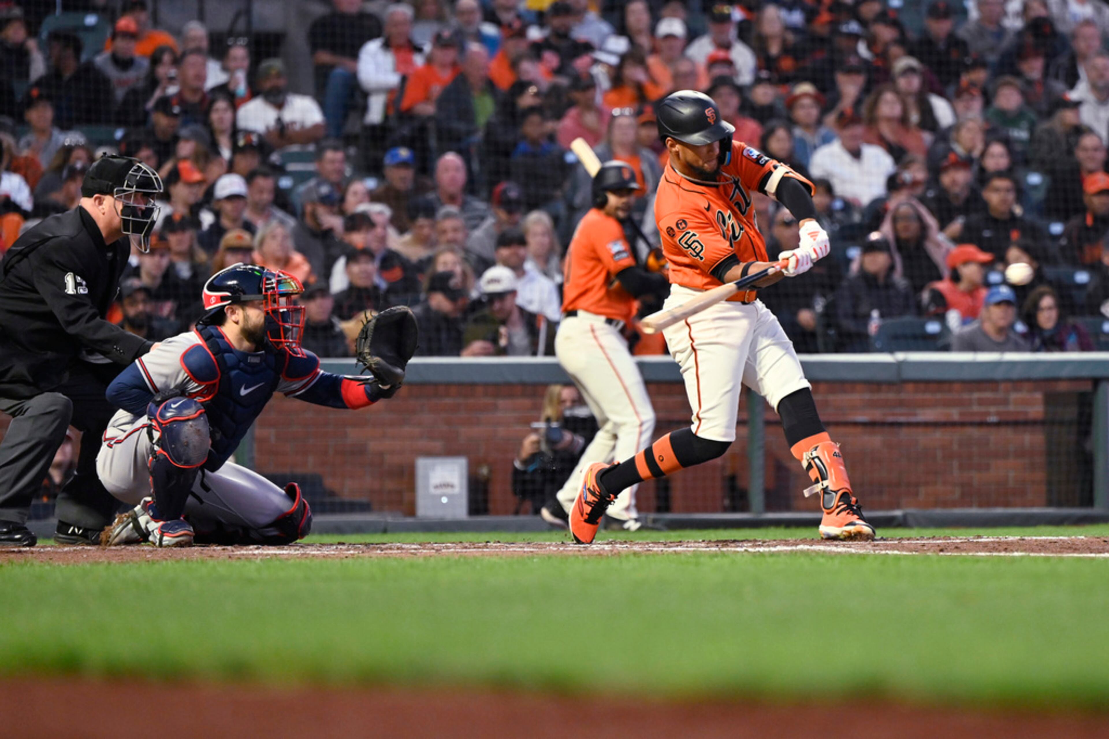 San Francisco Giants Luis Matos hits a single against the Atlanta Braves during the third inning of a baseball game in San Francisco, Friday, Aug. 25, 2023. (AP Photo/Nic Coury)