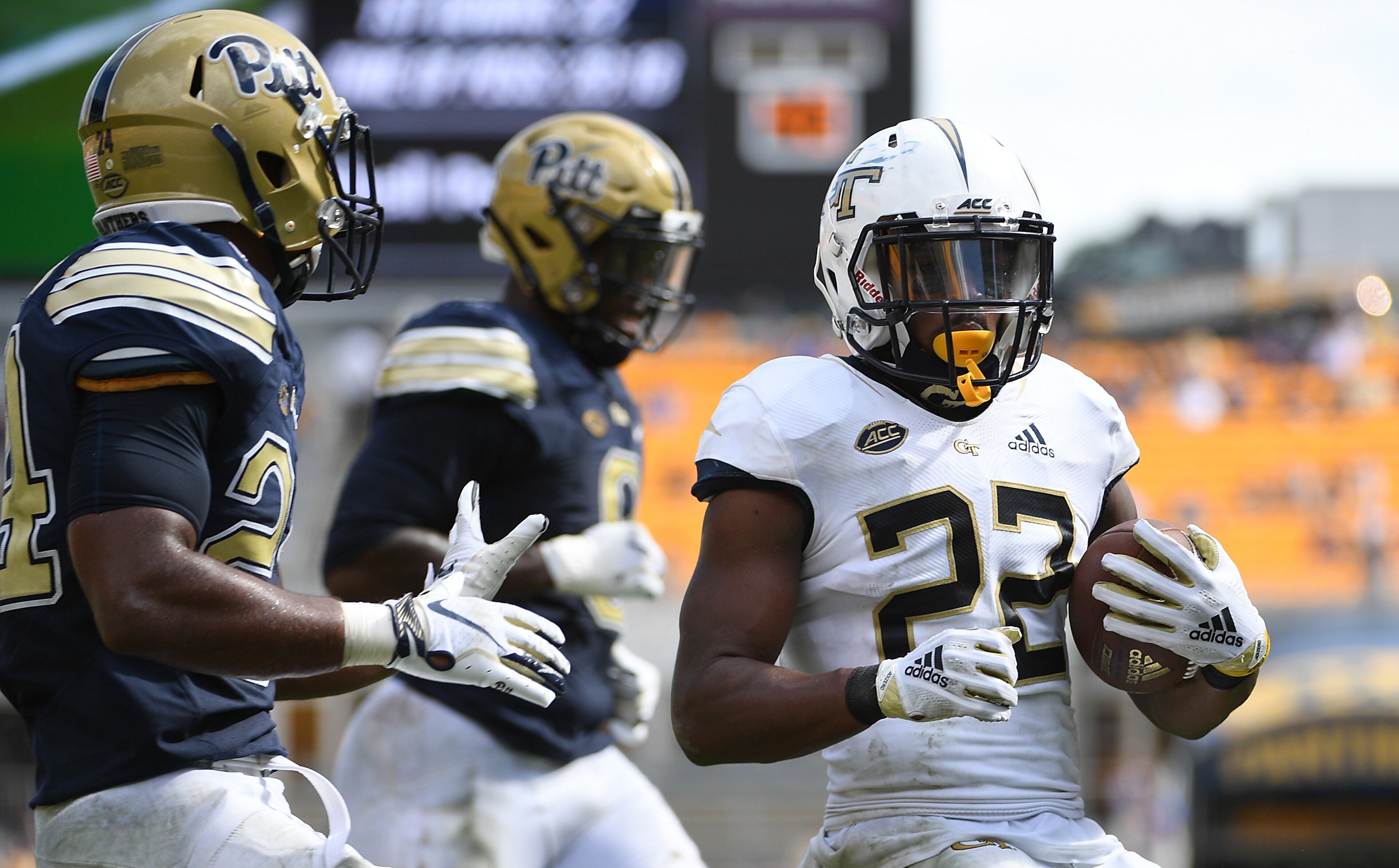 PITTSBURGH, PA - SEPTEMBER 15: Clinton Lynch #22 of the Georgia Tech Yellow Jackets runs for a 3 yard touchdown in the fourth quarter during the game against the Pittsburgh Panthers at Heinz Field on September 15, 2018 in Pittsburgh, Pennsylvania. (Photo by Justin Berl/Getty Images)