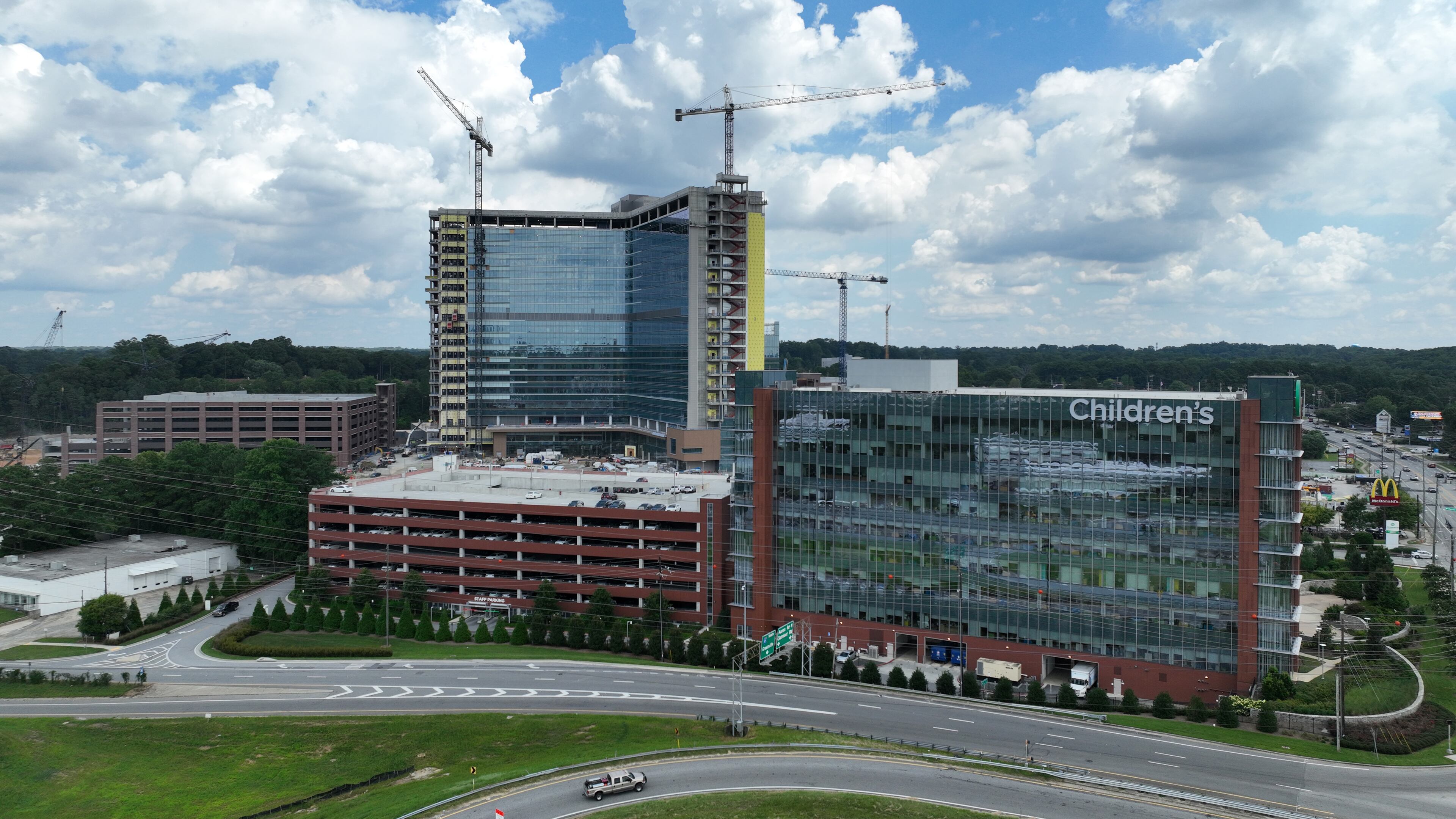 August 30, 2022 Atlanta - Aerial photography shows construction site of Children's Healthcare of Atlanta’s North Druid Hills campus on Tuesday, August 30, 2022. (Hyosub Shin / Hyosub.Shin@ajc.com)