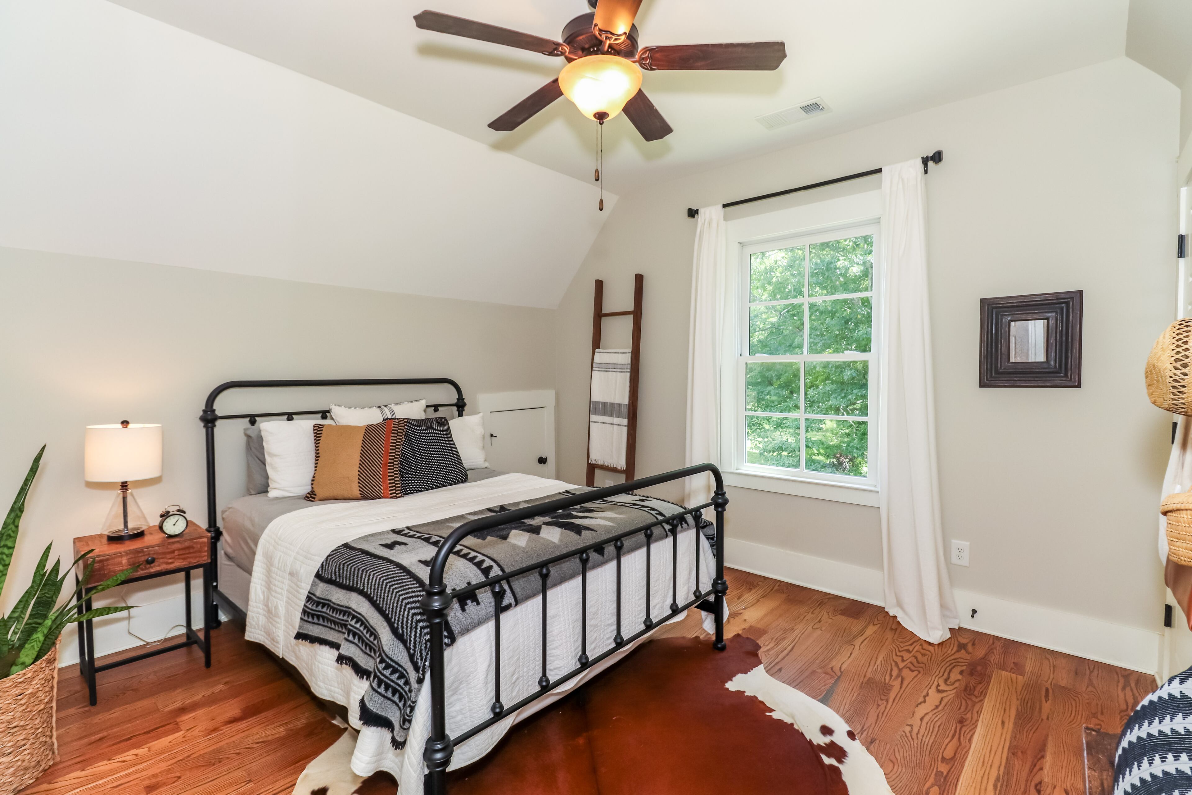 Country music's Jo Dee Messina has placed her Atlanta mansion on the market, and it's an absolute luxury listing stunner.
Courtesy of Tyler Willis Photography