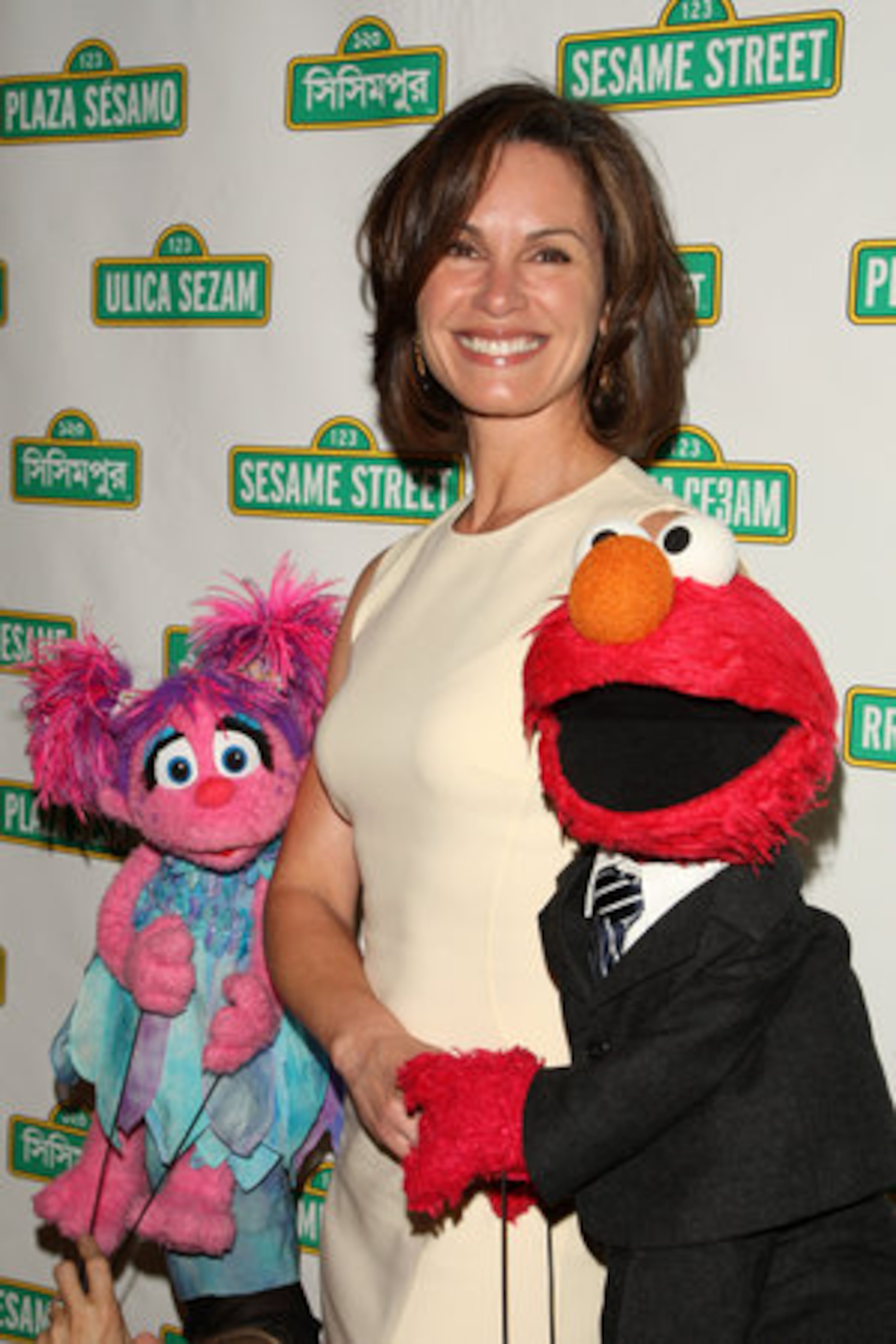 Abby Cadabby and Elmo welcome Elizabeth Vargas.