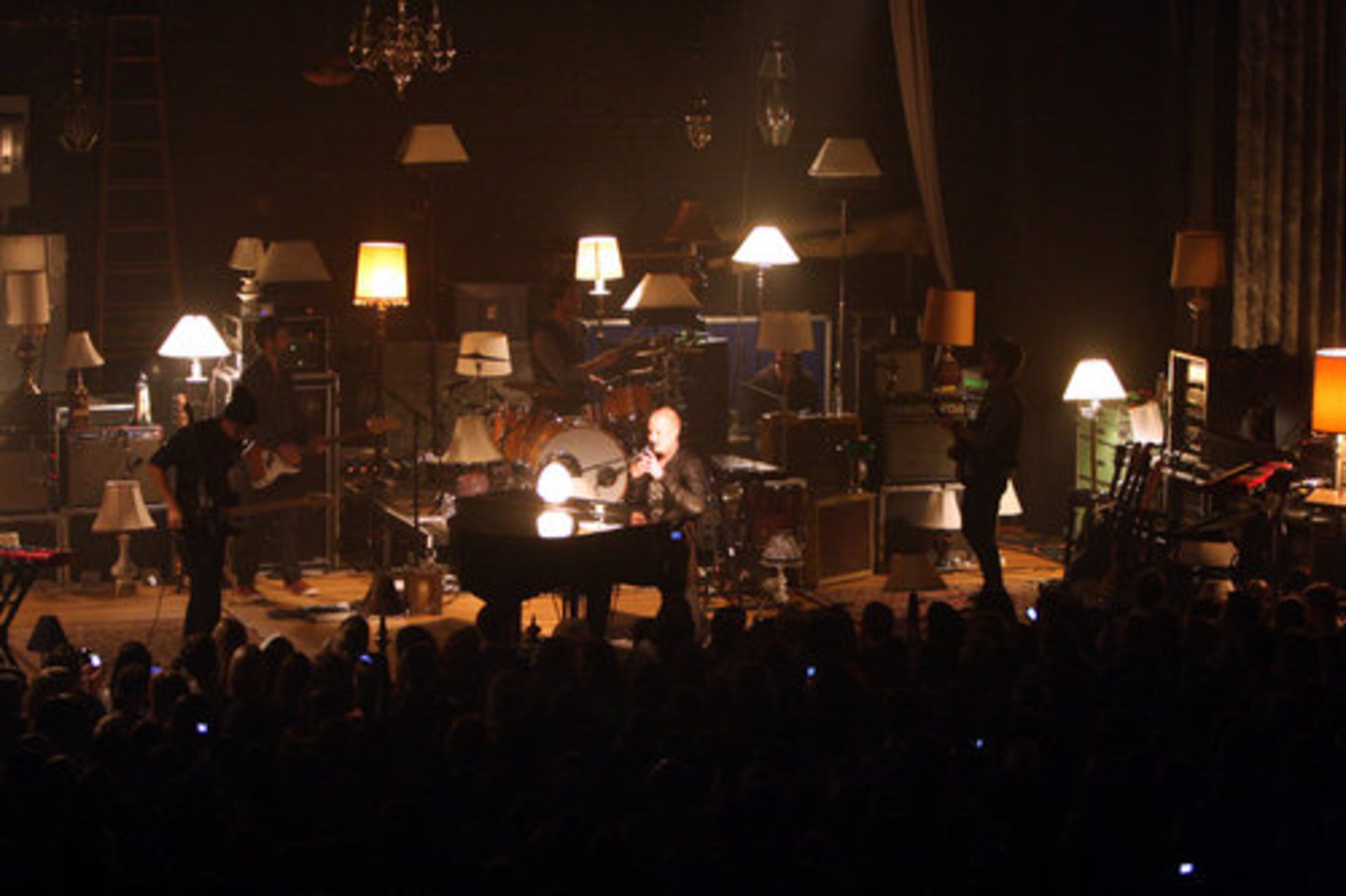 The Fray performed their hit "Over My Head (Cablecar)."