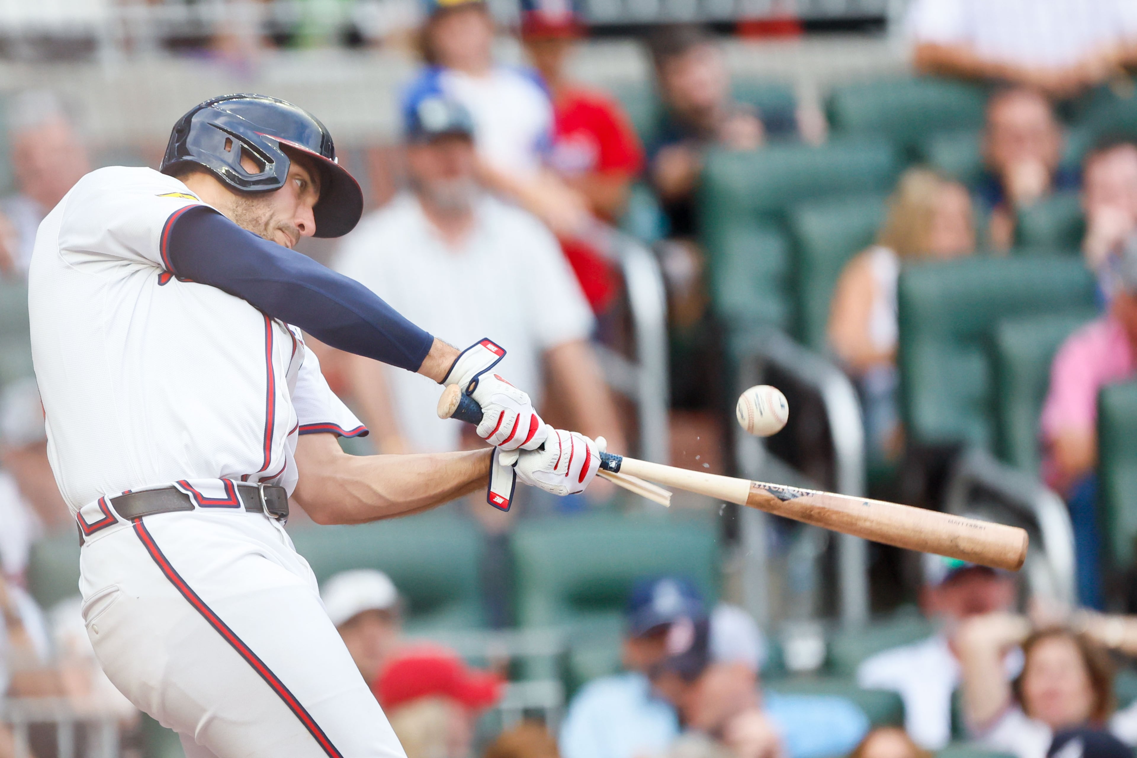 Atlanta Braves first baseman Matt Olson (28) breaks his bat during the sixth inning.
(Miguel Martinez/ AJC)