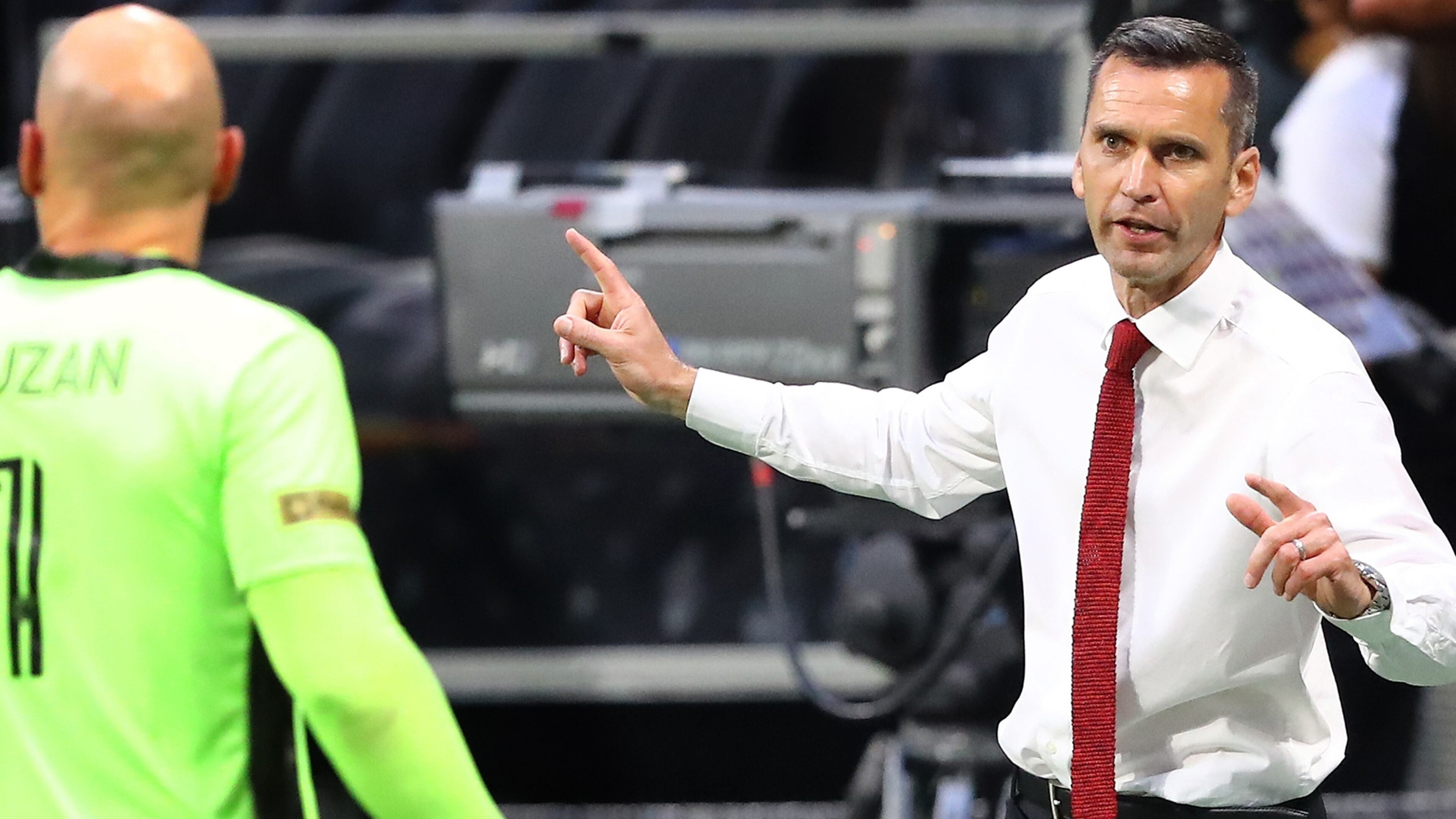 Atlanta United interim manager Stephen Glass confers with goalkeeper Brad Guzan (1) against FC Dallas on Wednesday, Sept. 23, 2020, at Mercedes-Benz Stadium in Atlanta. (Curtis Compton/Curtis.Compton@ajc.com