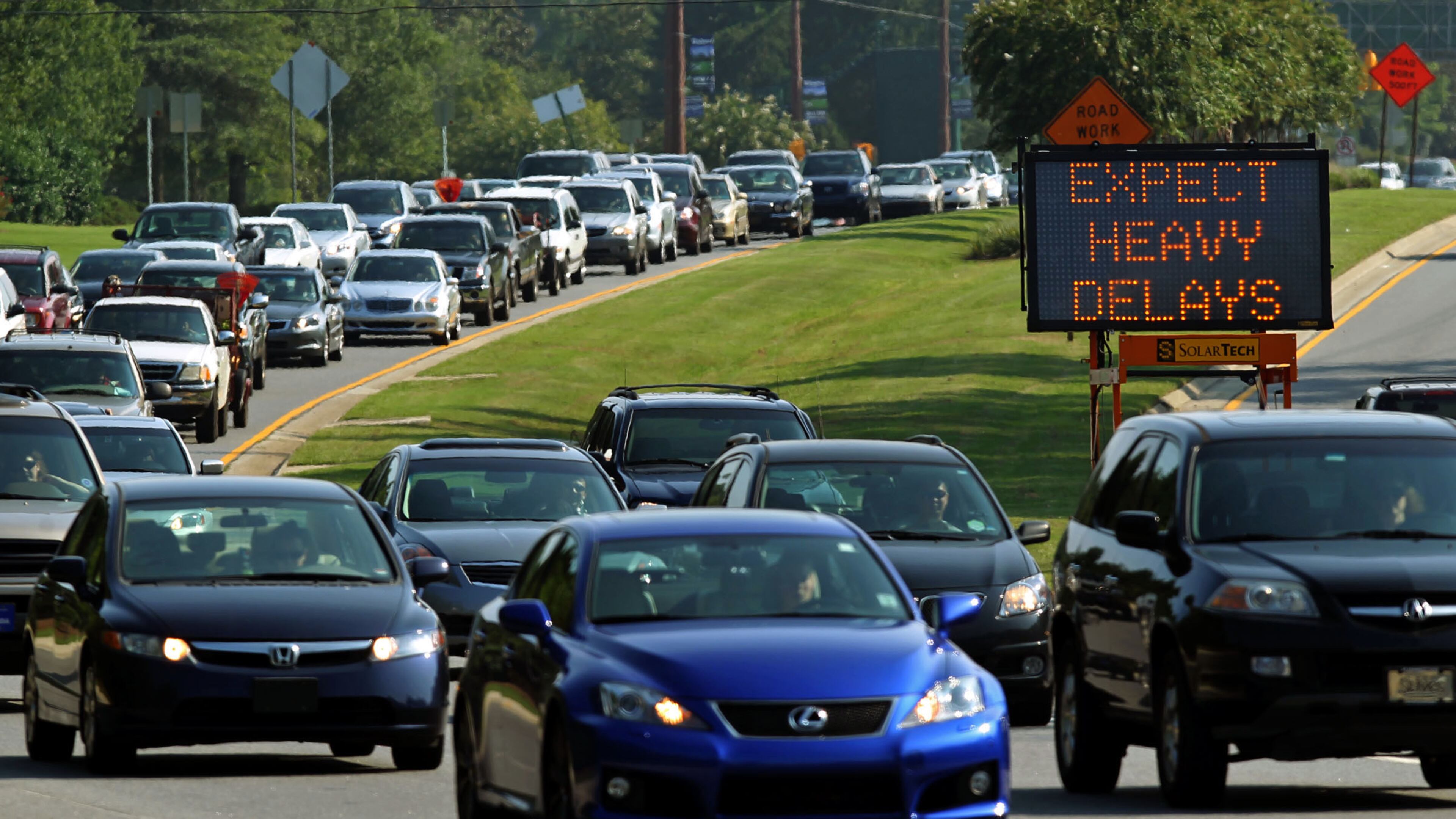 Traffic in North Fulton. Jason Getz jgetz@ajc.com