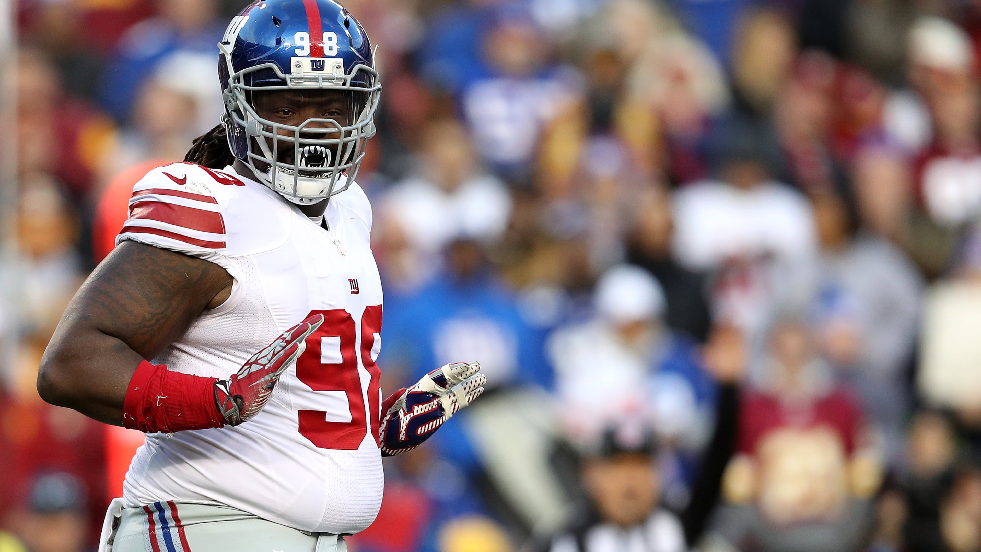 LANDOVER, MD - JANUARY 01: Defensive tackle Damon Harrison #98 of the New York Giants reacts after a play against the Washington Redskins in the first quarter at FedExField on January 1, 2017 in Landover, Maryland. (Photo by Patrick Smith/Getty Images)