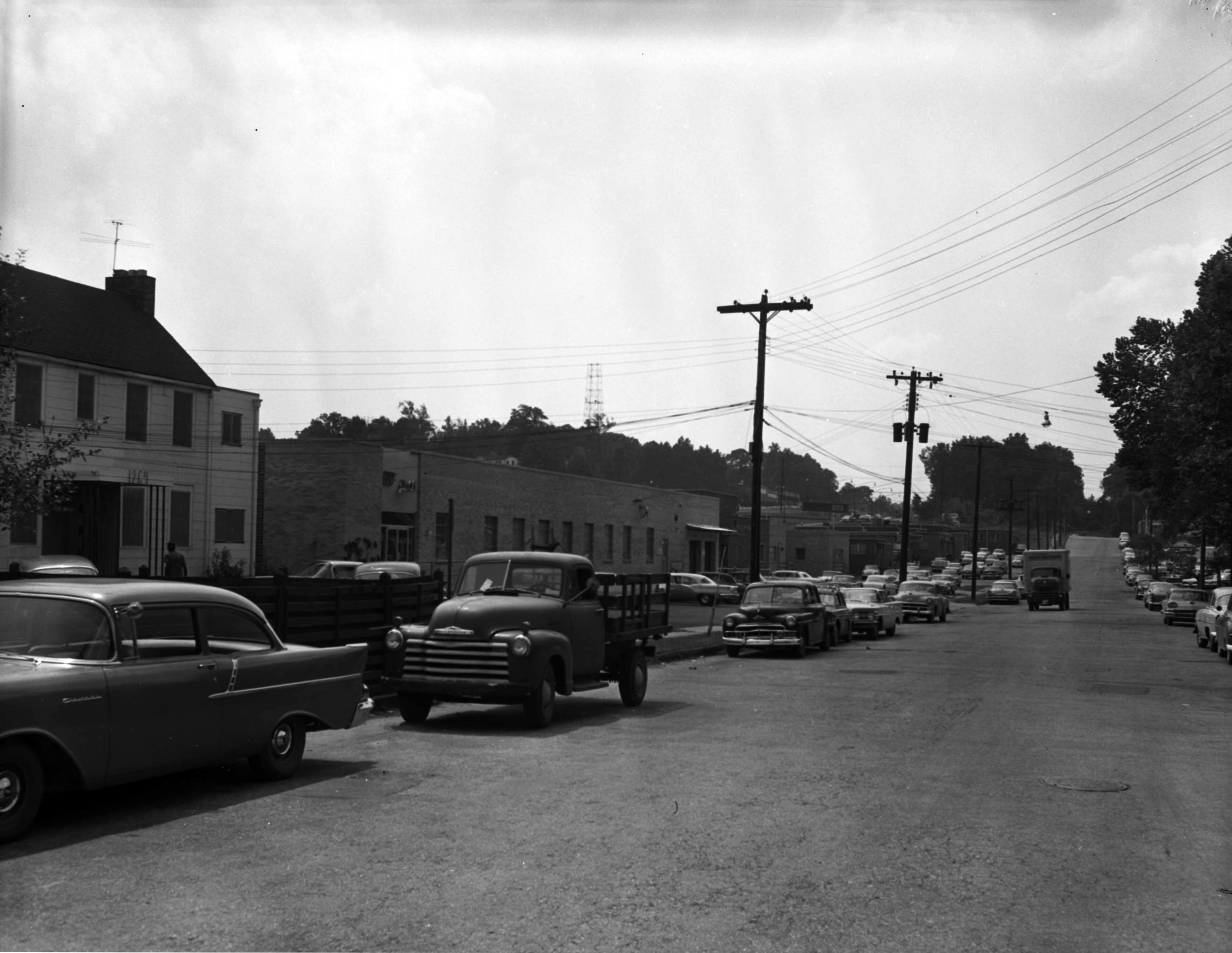 Techwood Drive between 14th and 16th streets in September 1959. N07-077_01, Tracy O'Neal Photographic Collection, 1923-1975, Photographic Collection. Special Collections and Archives, Georgia State University.