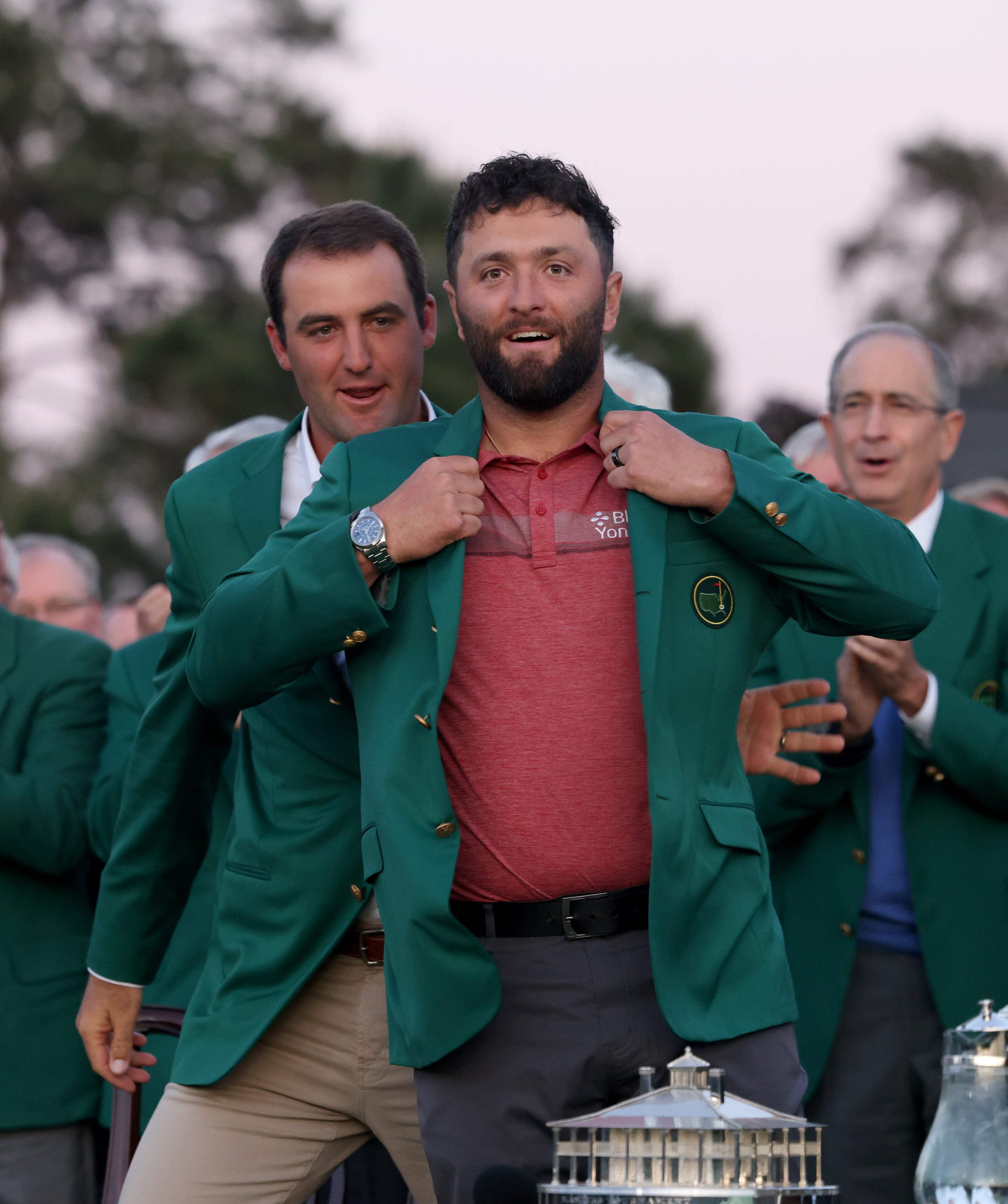 2022 Masters champion Scottie Scheffler places green jacket on 2023 champion Jon Rahm at the 2023 Masters Tournament at Augusta National Golf Club, Sunday, April 9 2023, in Augusta, Ga. (Jason Getz / Jason.Getz@ajc.com)
