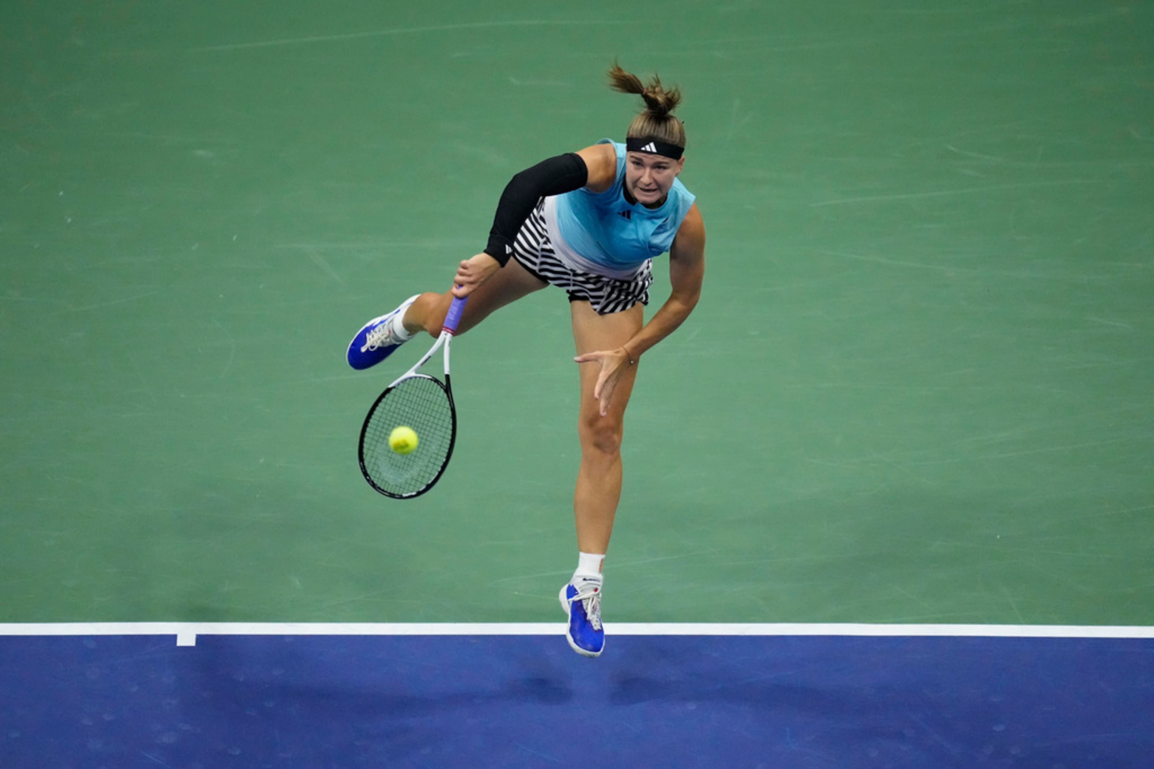 Karolina Muchova, of the Czech Republic, serves to Coco Gauff, of the United States, during the women's singles semifinals of the U.S. Open tennis championships, Thursday, Sept. 7, 2023, in New York. (AP Photo/John Minchillo)