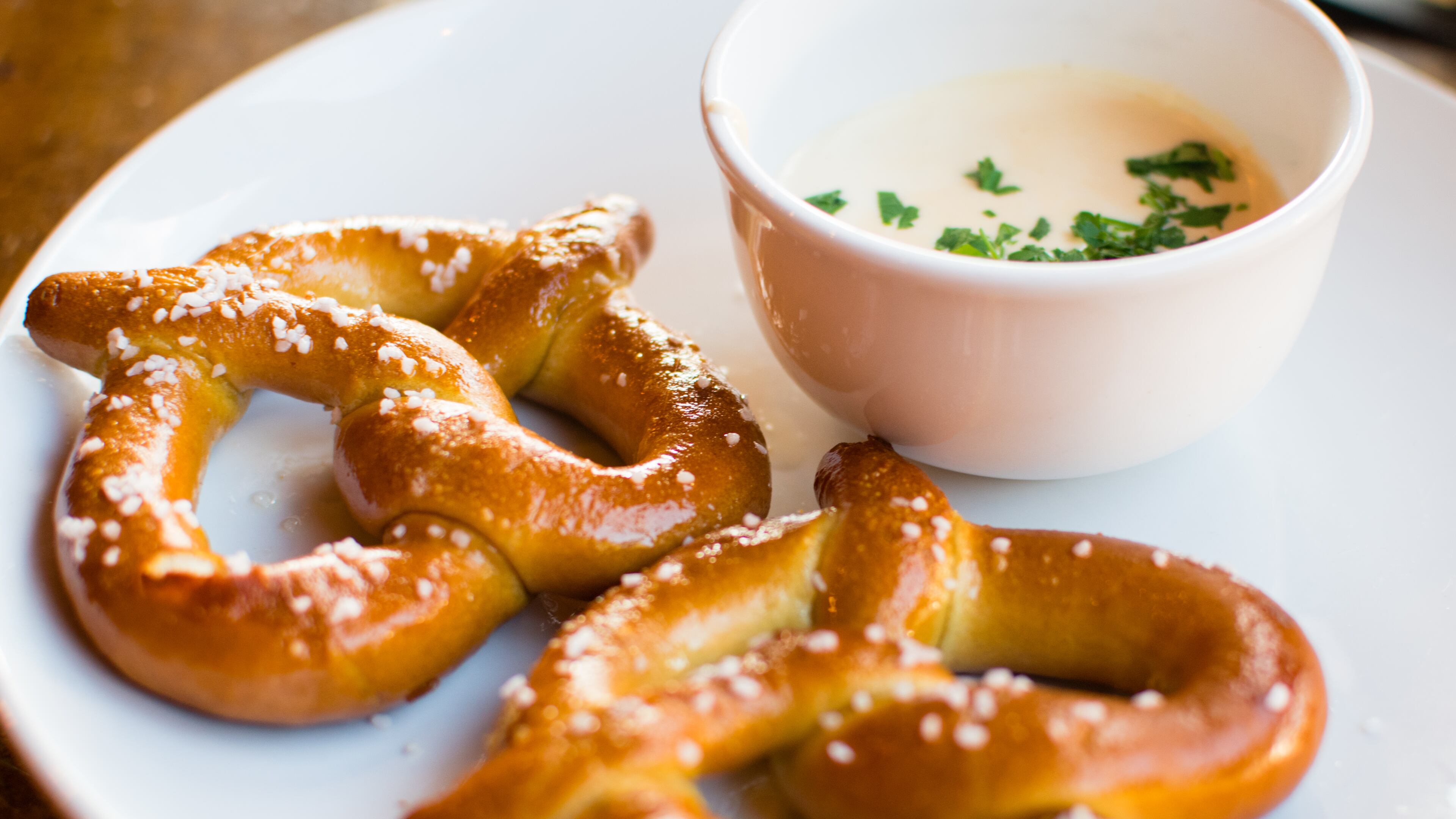Soft pretzels and cheese dip at Hobnob / Photo by Henri Hollis
