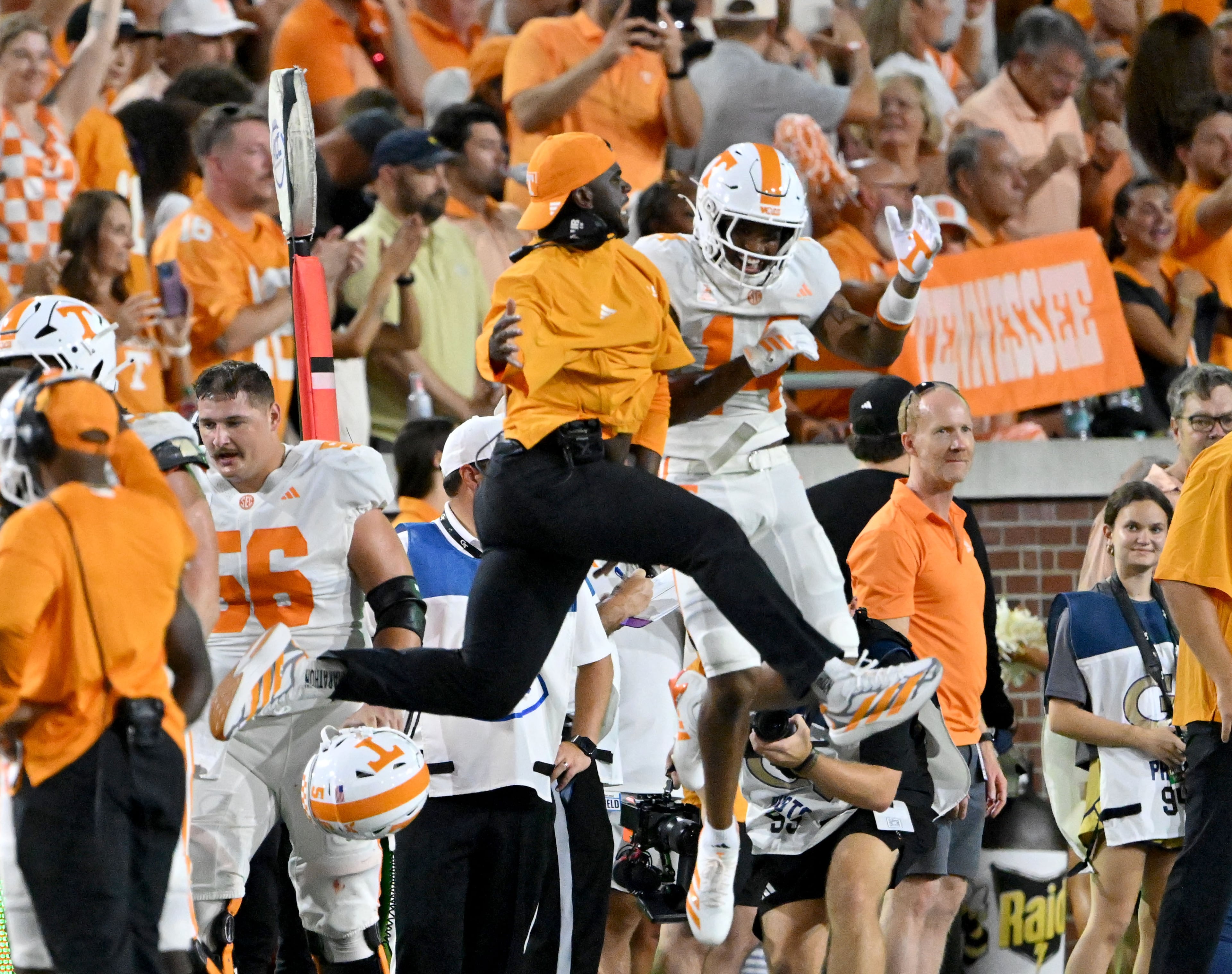 Tennessee wide receiver Braylon Staley celebrates with a coaching staff after scoring during the first half of the game against Tennessee at Bobby Dodd Stadium on Saturday, Sept. 12, 2026, in Atlanta. (Hyosub Shin/AJC)