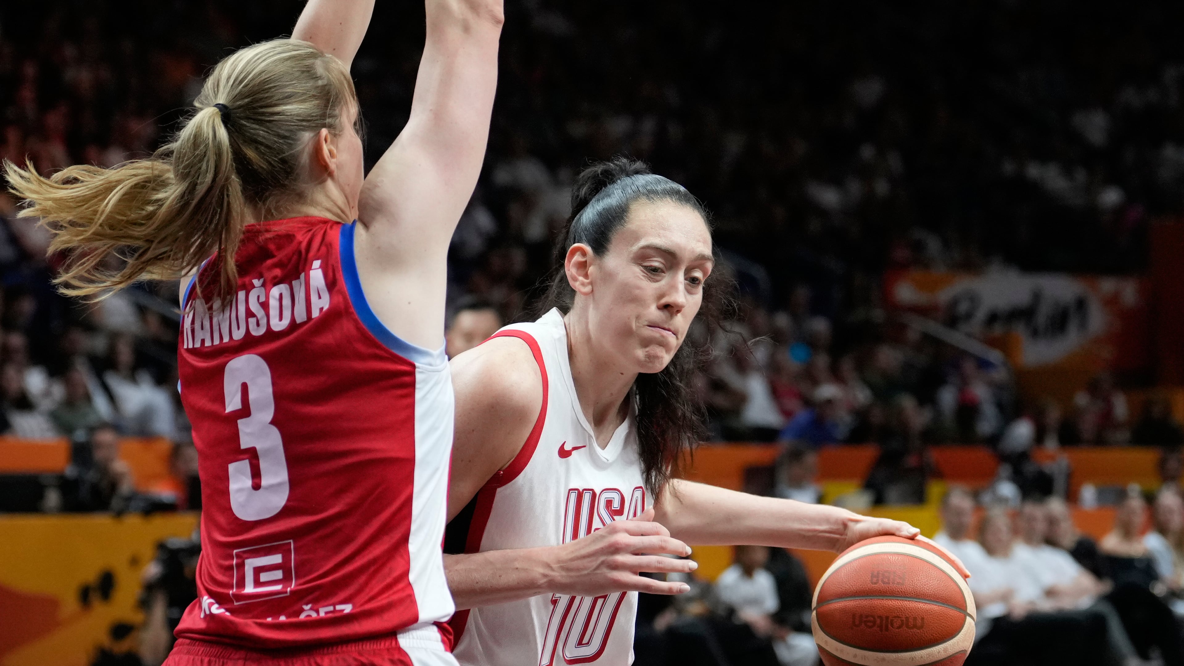 Czechia's Alena Hanusova guards Breanna Stewart, of the United States, during the Women's Basketball World Cup match between the United States and Czechia in Berlin, Monday, Sept. 7, 2026. (AP Photo/Ebrahim Noroozi)