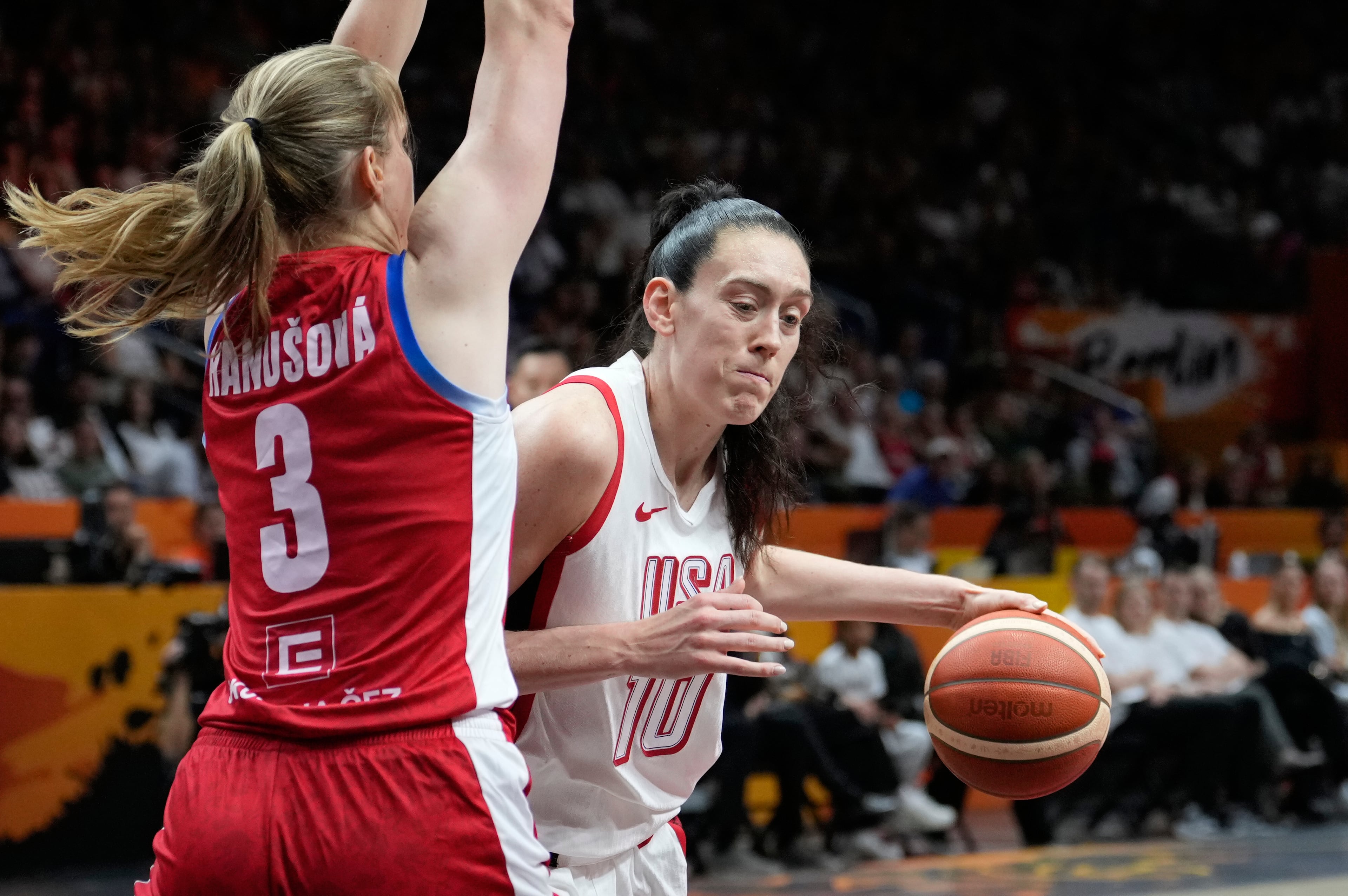 WCup United States Czechia Basketball