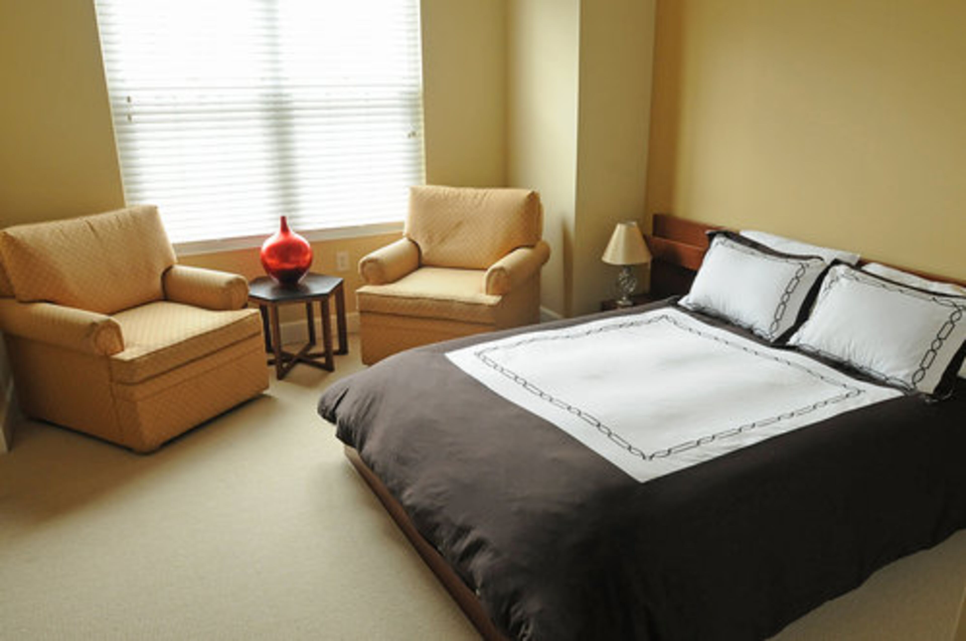 The Scotts bought a two-bedroom two-bath unit on the 9th floor with about 1,400 square feet of space. "I particularly love that we ve got lots of storage here," added Elizabeth.