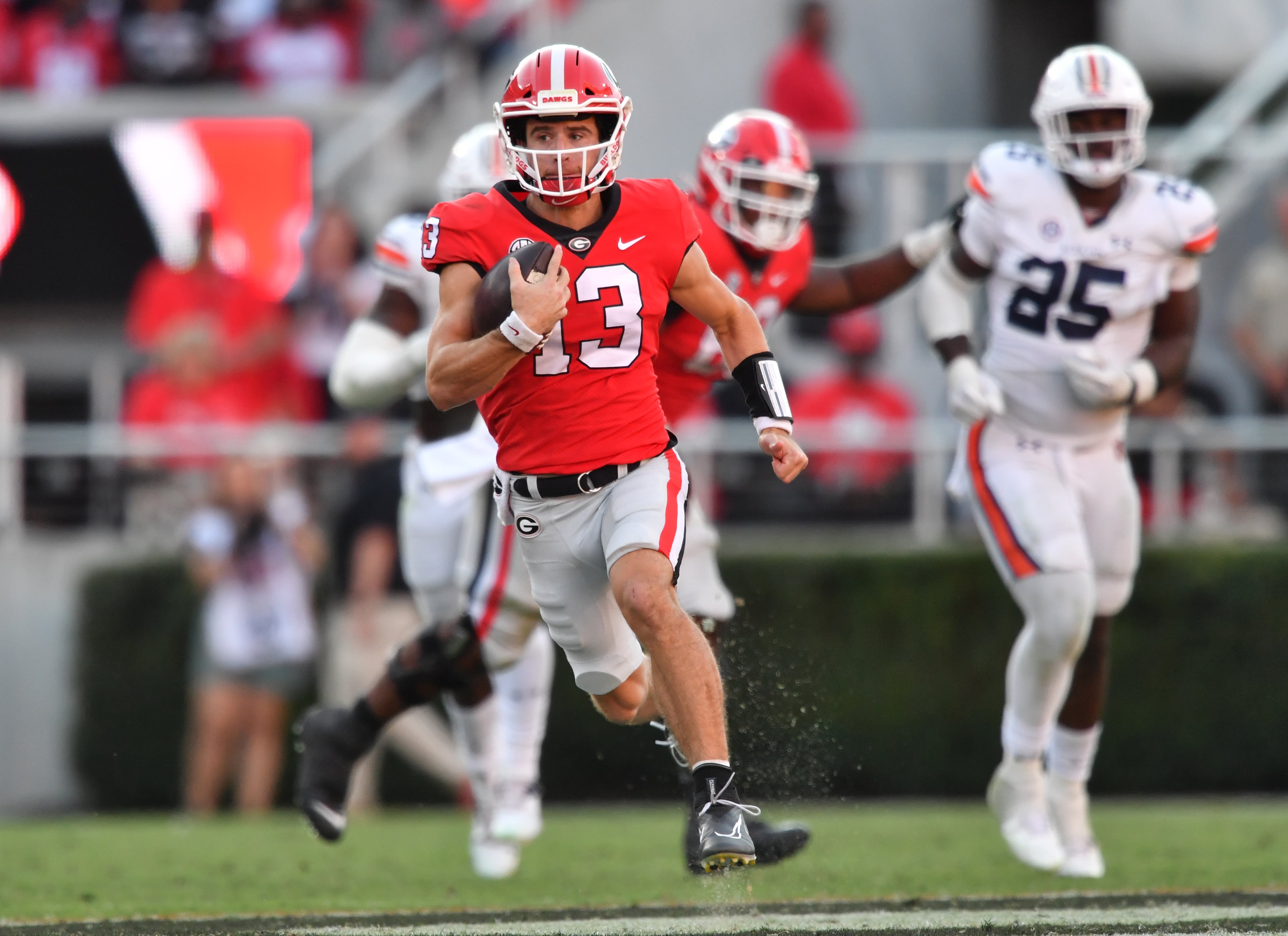 Georgia's quarterback Stetson Bennett (13) runs for a touchdown during the second half in a NCAA college football game at Sanford Stadium in Athens on Saturday, October 8, 2022. Georgia won 42-10 over Auburn. (Hyosub Shin / Hyosub.Shin@ajc.com)