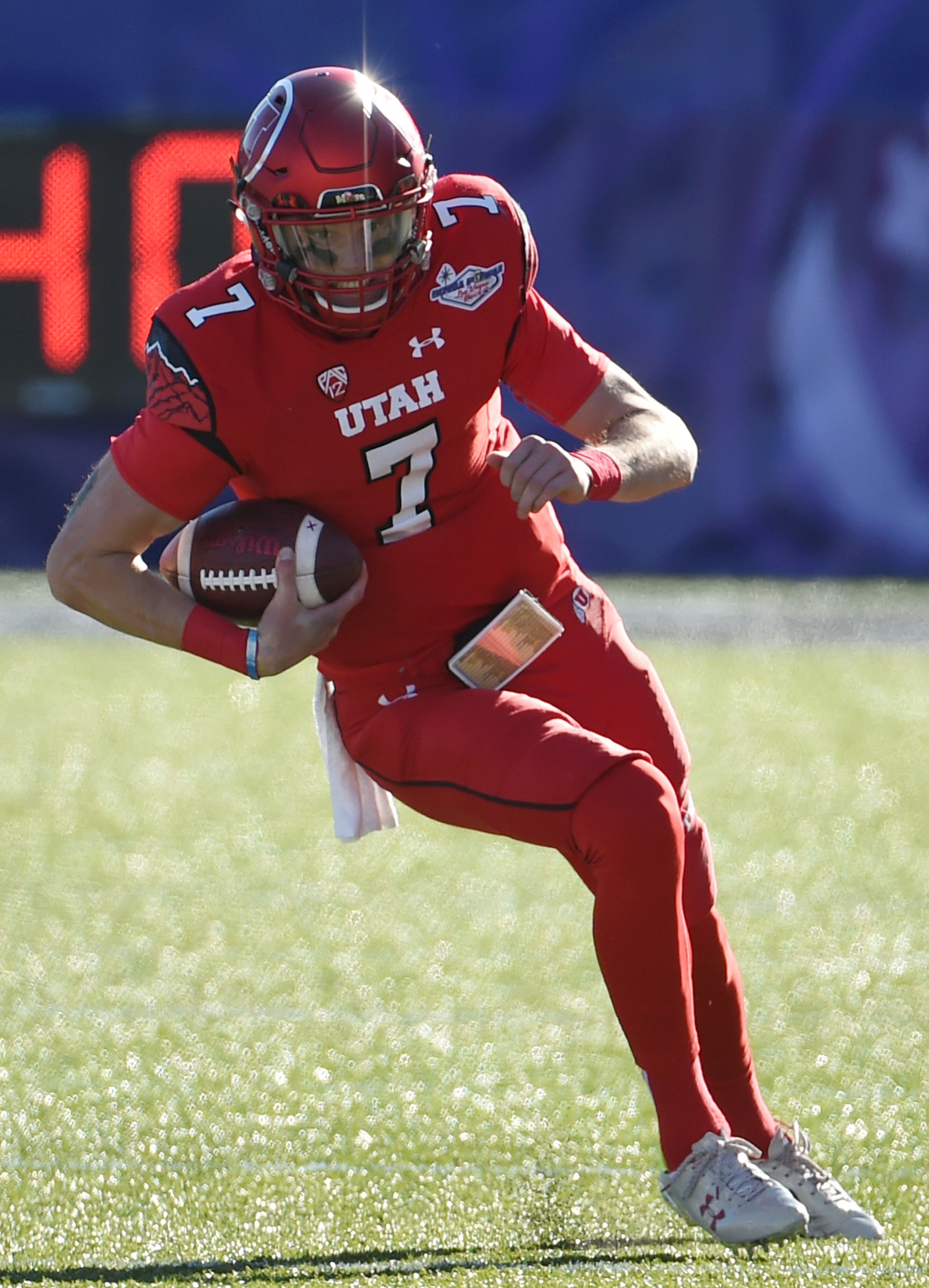 LAS VEGAS, NV - DECEMBER 19: Quarterback Travis Wilson #7 of the Utah Utes runs for yardage against the Brigham Young Cougars during the Royal Purple Las Vegas Bowl at Sam Boyd Stadium on December 19, 2015 in Las Vegas, Nevada. Utah won 35-28. (Photo by Ethan Miller/Getty Images)