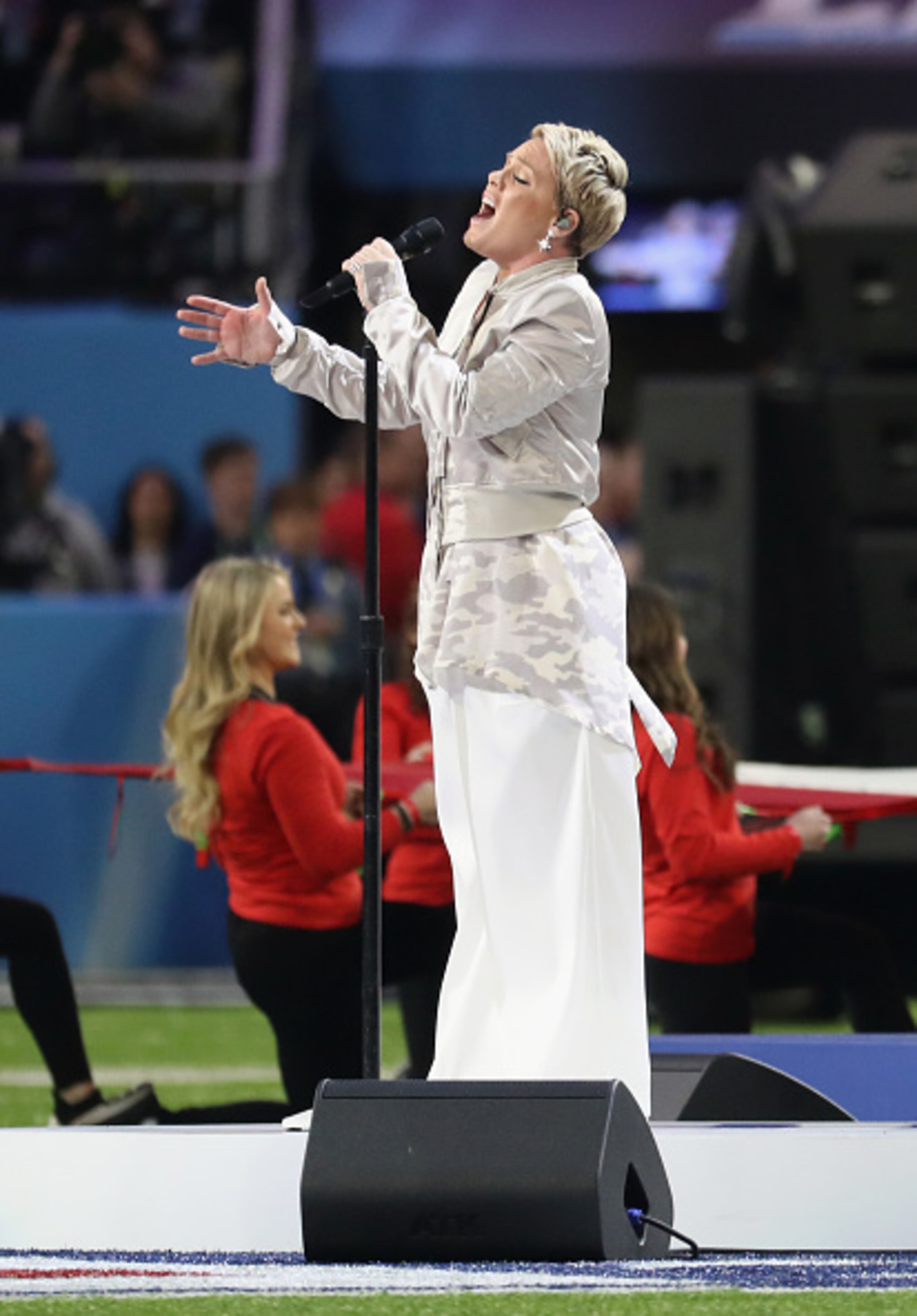 MINNEAPOLIS, MN - FEBRUARY 04: Pink sings the national anthem prior to Super Bowl LII between the New England Patriots and the Philadelphia Eagles at U.S. Bank Stadium on February 4, 2018 in Minneapolis, Minnesota. (Photo by Rob Carr/Getty Images)
