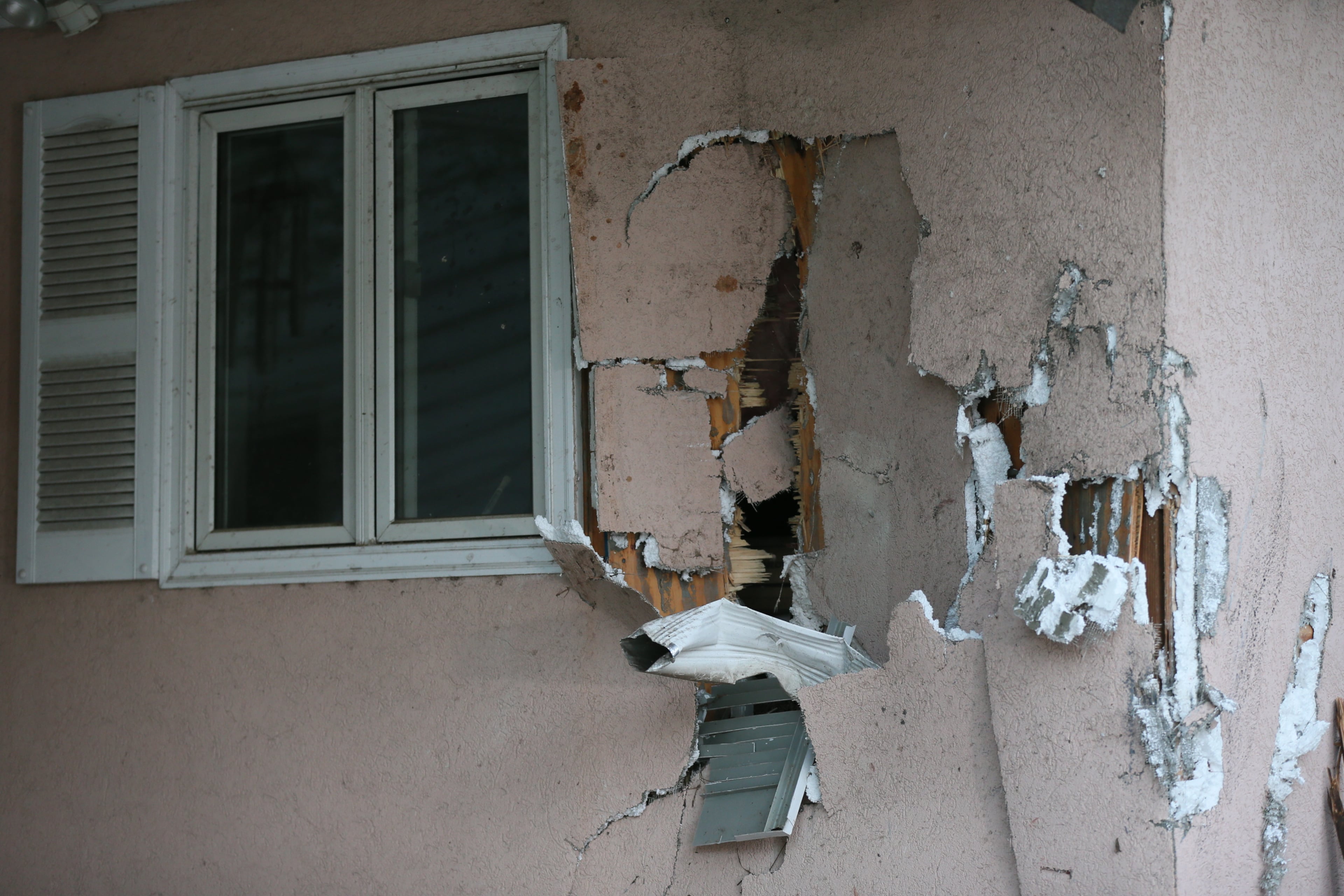 A car theft suspect fleeing police became a one-man wrecking crew early Tuesday, hitting a house as well as several cars parked along a northwest Atlanta street. JOHN SPINK/JSPINK@AJC.COM