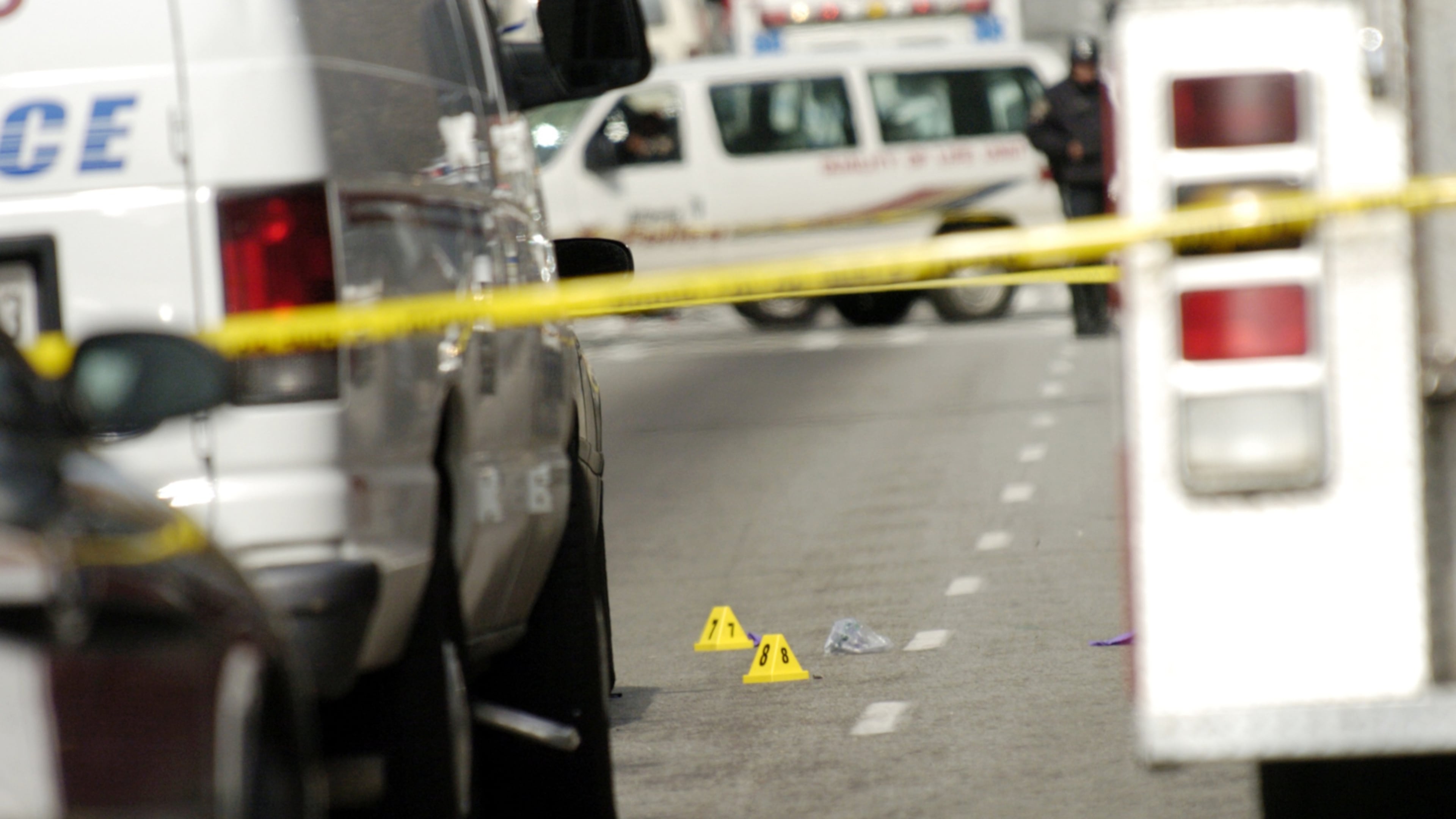 Evidence markers outside the Fulton County courthouse on Friday morning, March 11, 2005 in downtown Atlanta. Brian Nichols killed Judge Rowland Barnes, a deputy and a court reporter, and wounded others. (BEN GRAY/AJC staff)