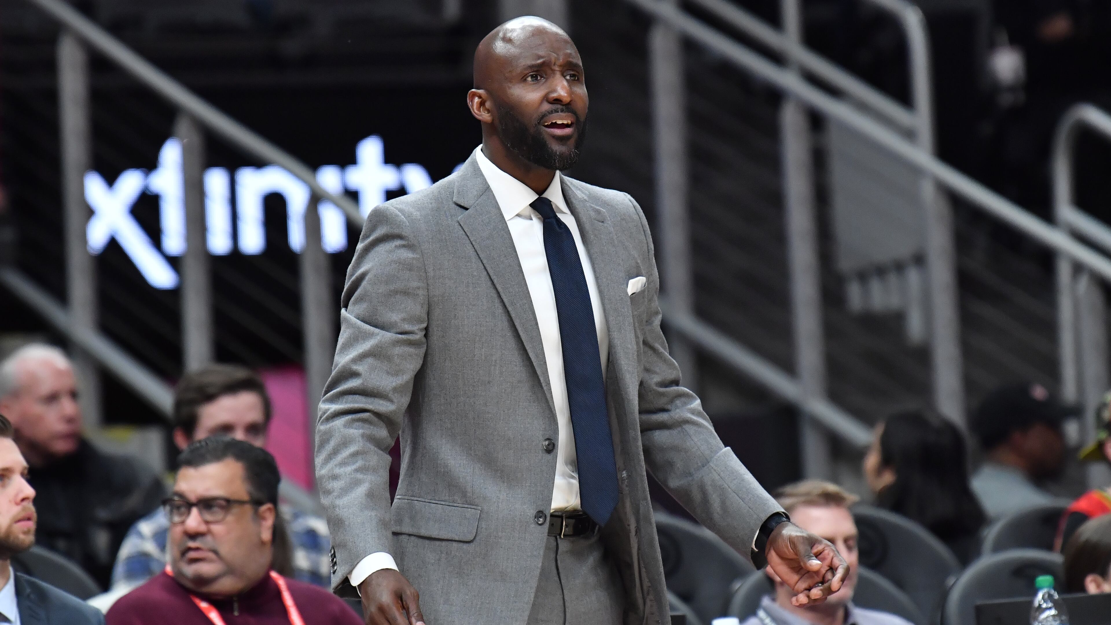 Hawks coach Lloyd Pierce. (Hyosub Shin / Hyosub.Shin@ajc.com)