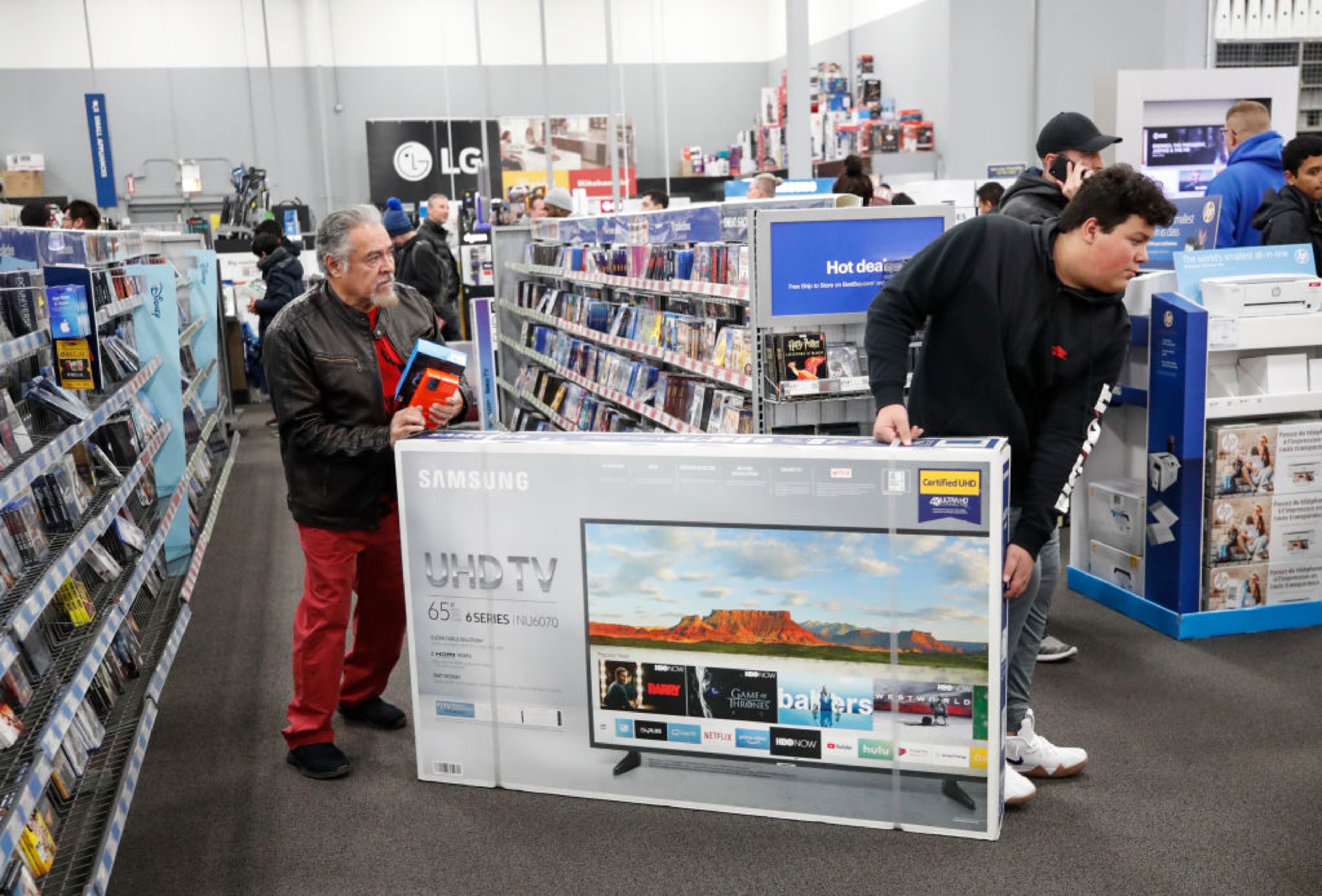 CHICAGO, IL - NOVEMBER 22: Shoppers carry a flat screen TV through a Best Buy Inc. store on November 22, 2018 in Chicago, Illinois. Known as 'Black Friday', the day after Thanksgiving marks the beginning of the holiday shopping season, with many retailers opening their doors on Thursday evening. (Photo by Kamil Krzaczynski/Getty Images)