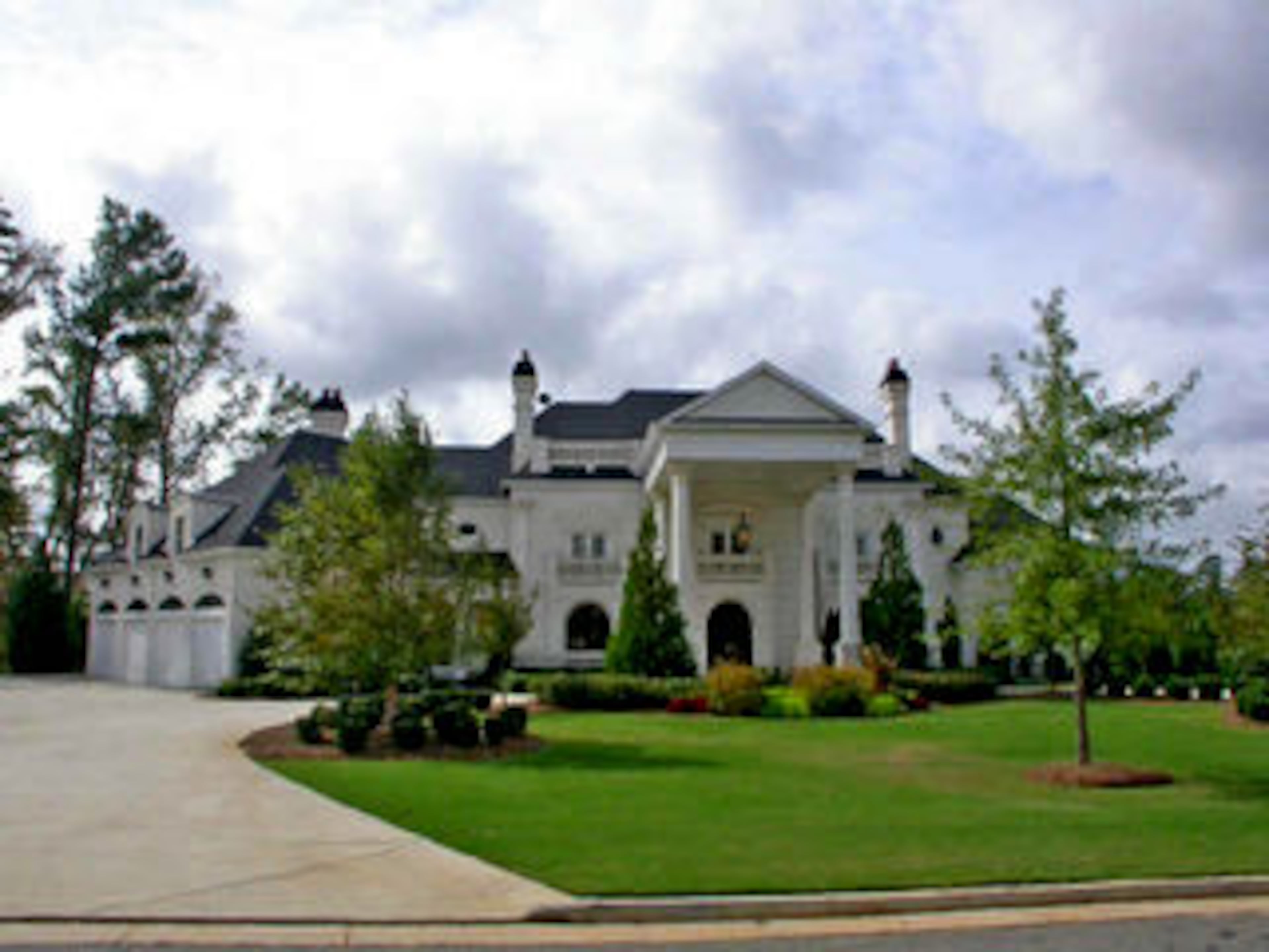 If you've always wanted to buy a famous person's house, Michael Vick's Sugarloaf mansion can be yours -- if you have enough money.