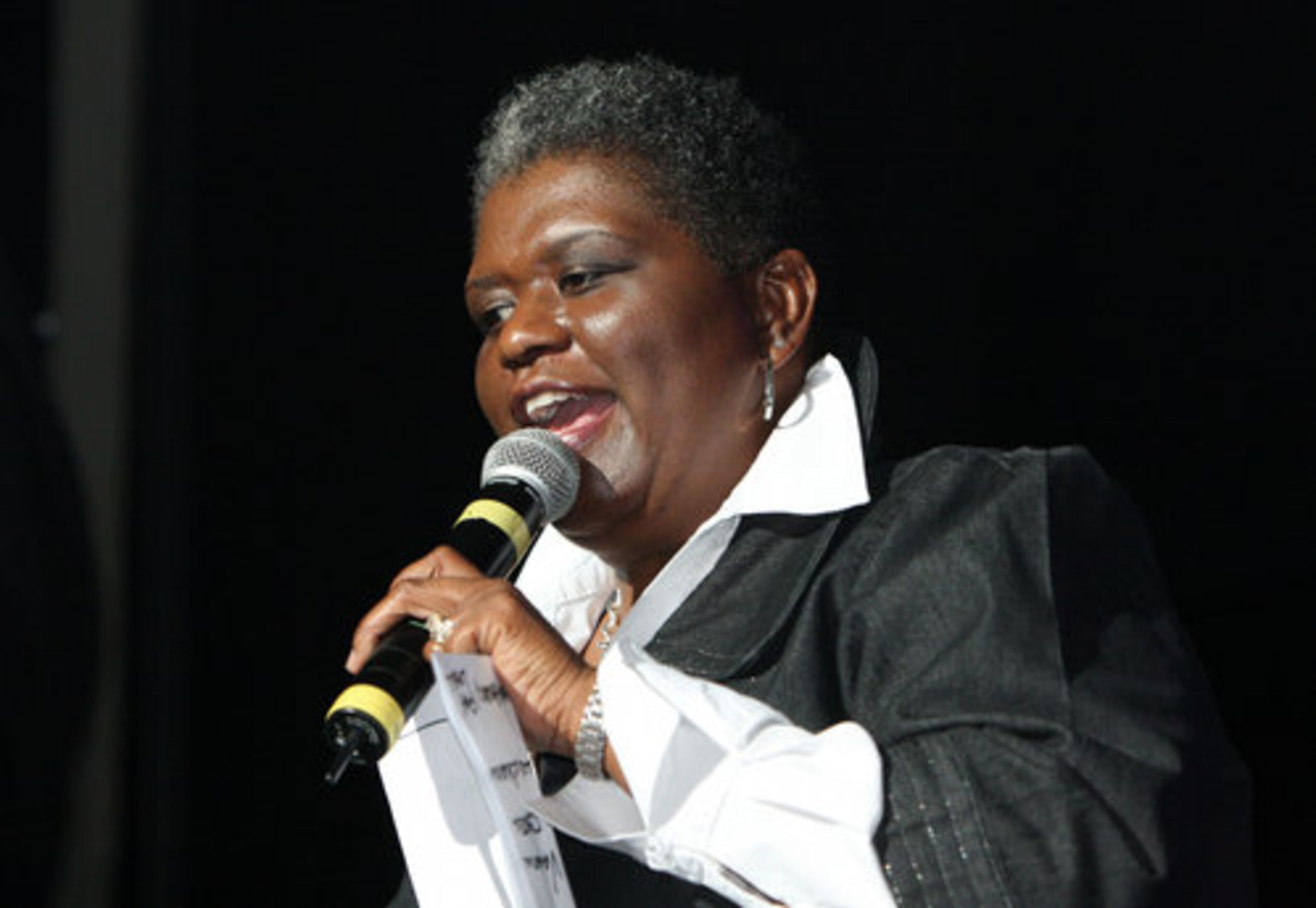 Radio station V103's "Quiet Storm" host Joyce Littel introduced Eric Benet.