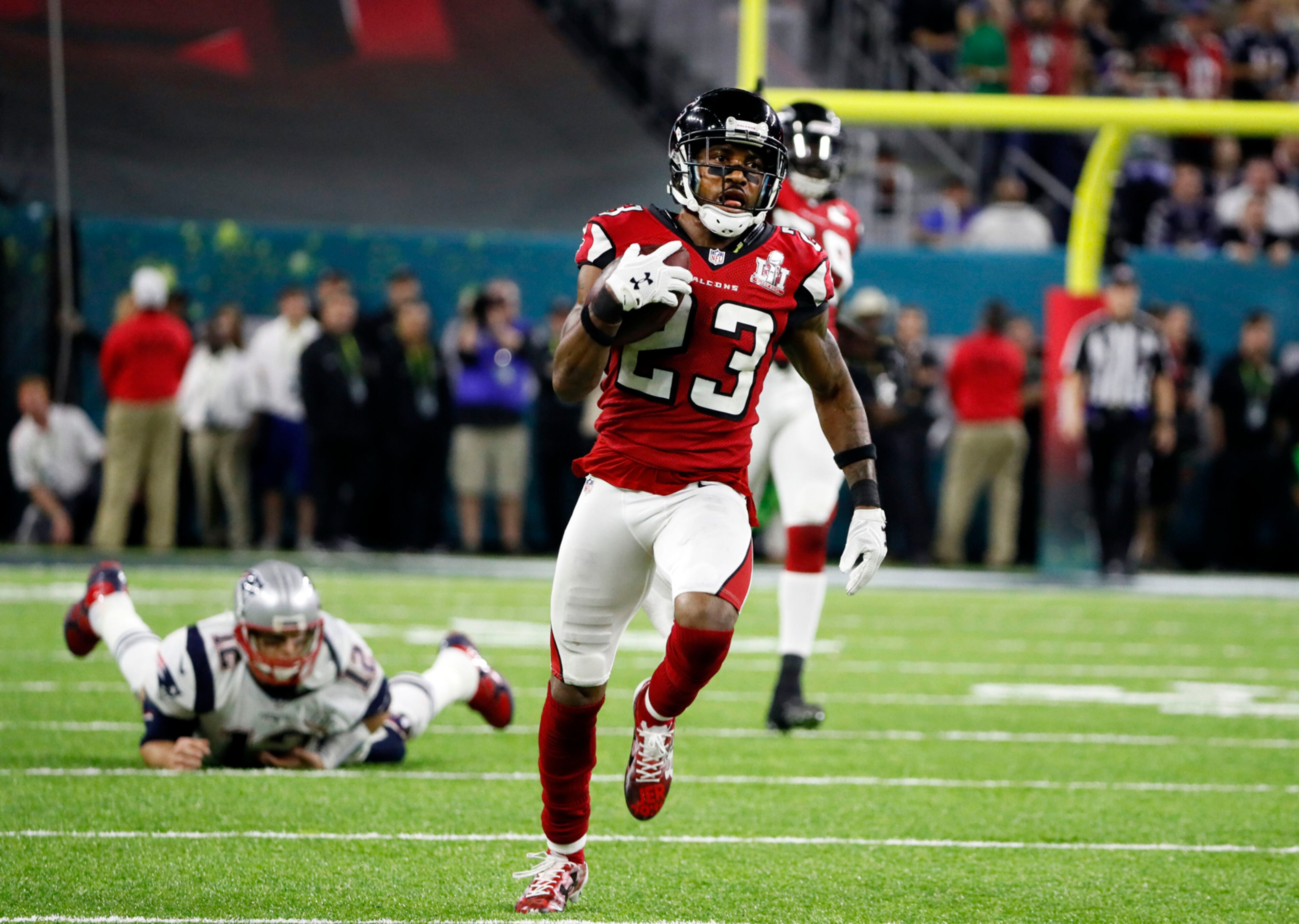 FEBRUARY 5, 2017 HOUSTON TX Atlanta Falcons cornerback Robert Alford (23) runs an interception back for touchdown in the second quarter as the Atlanta Falcons meet the New England Patriots in Super Bowl LI at NRG Stadium in Houston, TX, Sunday, February 5, 2017. Bob Andres/AJC
