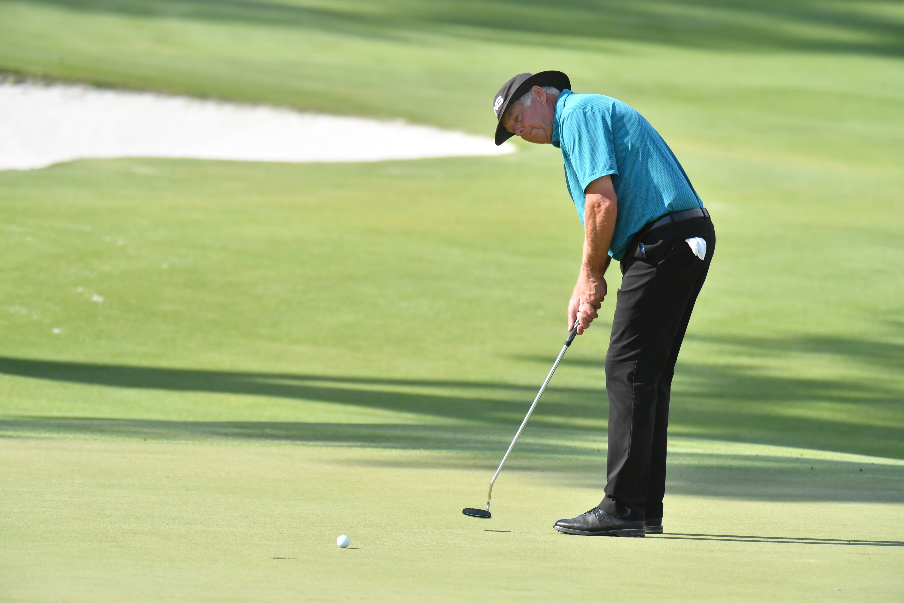 Kirk Triplett putts on the 18th green to end his second round of the Mitsubishi Electric Classic at TPC Sugarloaf on Saturday, May 15, 2021. (Hyosub Shin / Hyosub.Shin@ajc.com)