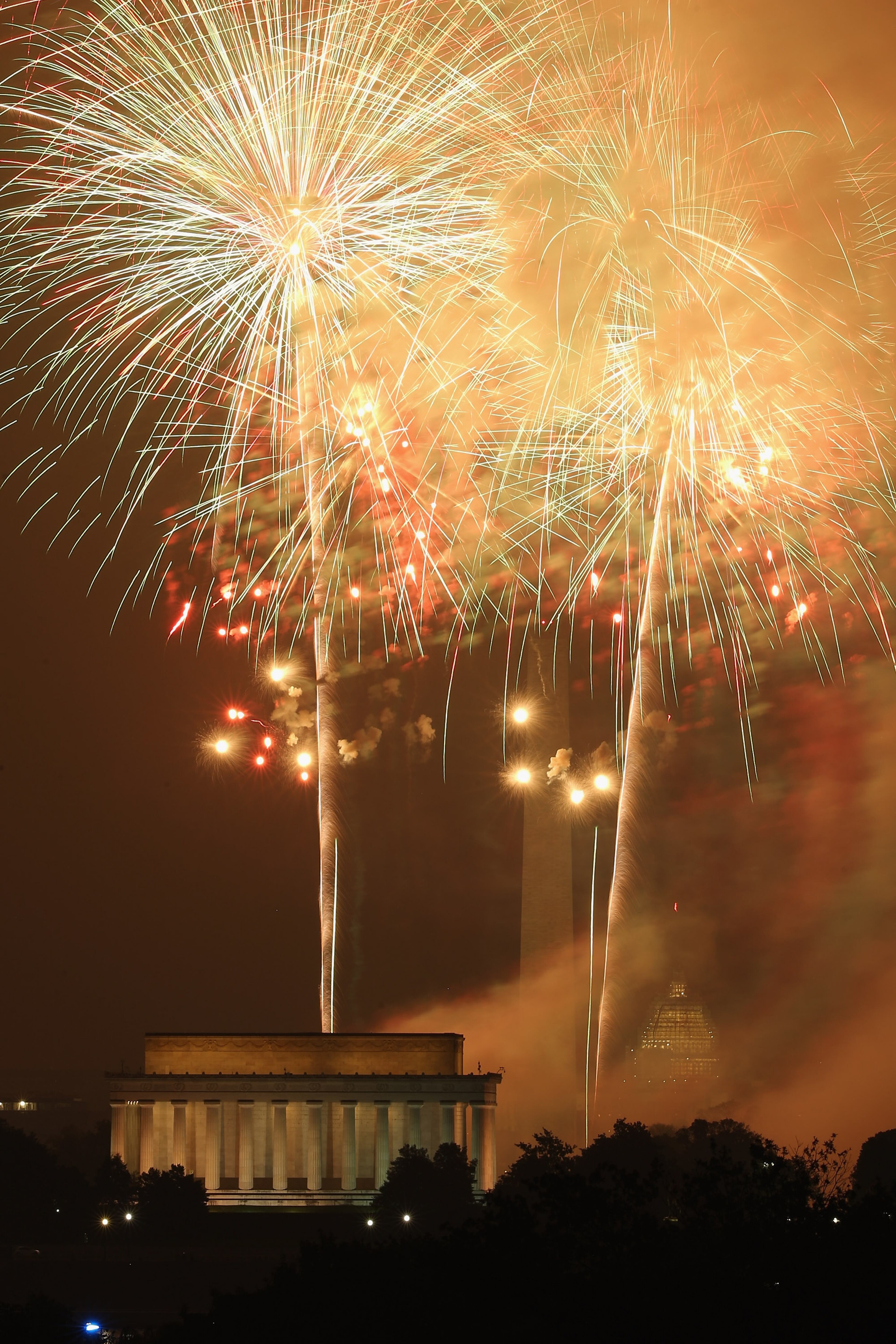 WASHINGTON, DC - JULY 04: Fireworks explode over the National Mall to mark the United States' Independence Day July 4, 2015 in Washington, DC. The pyrotechnic display celebrated the 239th anniversary of the United States' declaration of independence from England. (Photo by Chip Somodevilla/Getty Images)