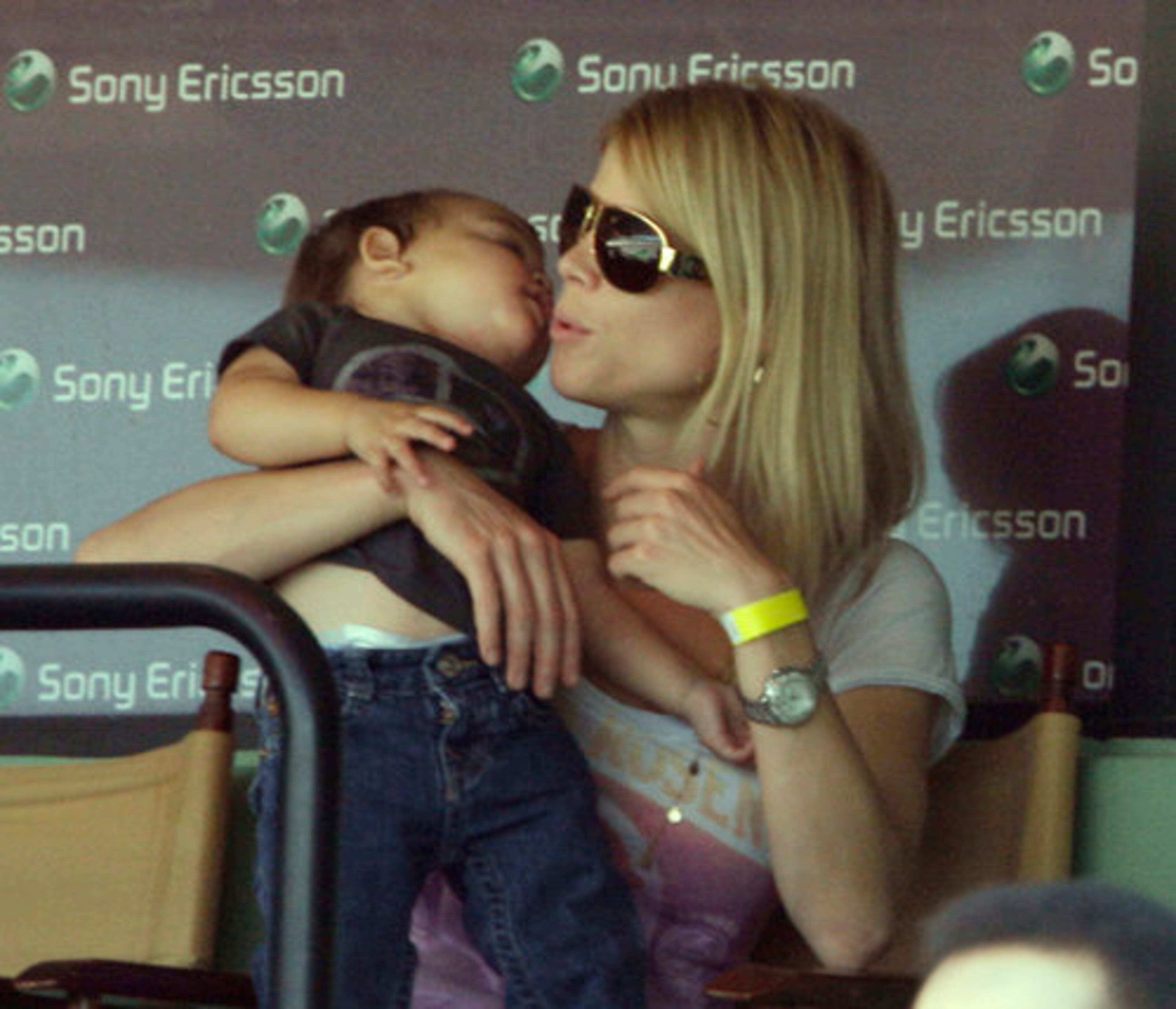 Elin and Charlie share a kiss during Friday's tennis match.