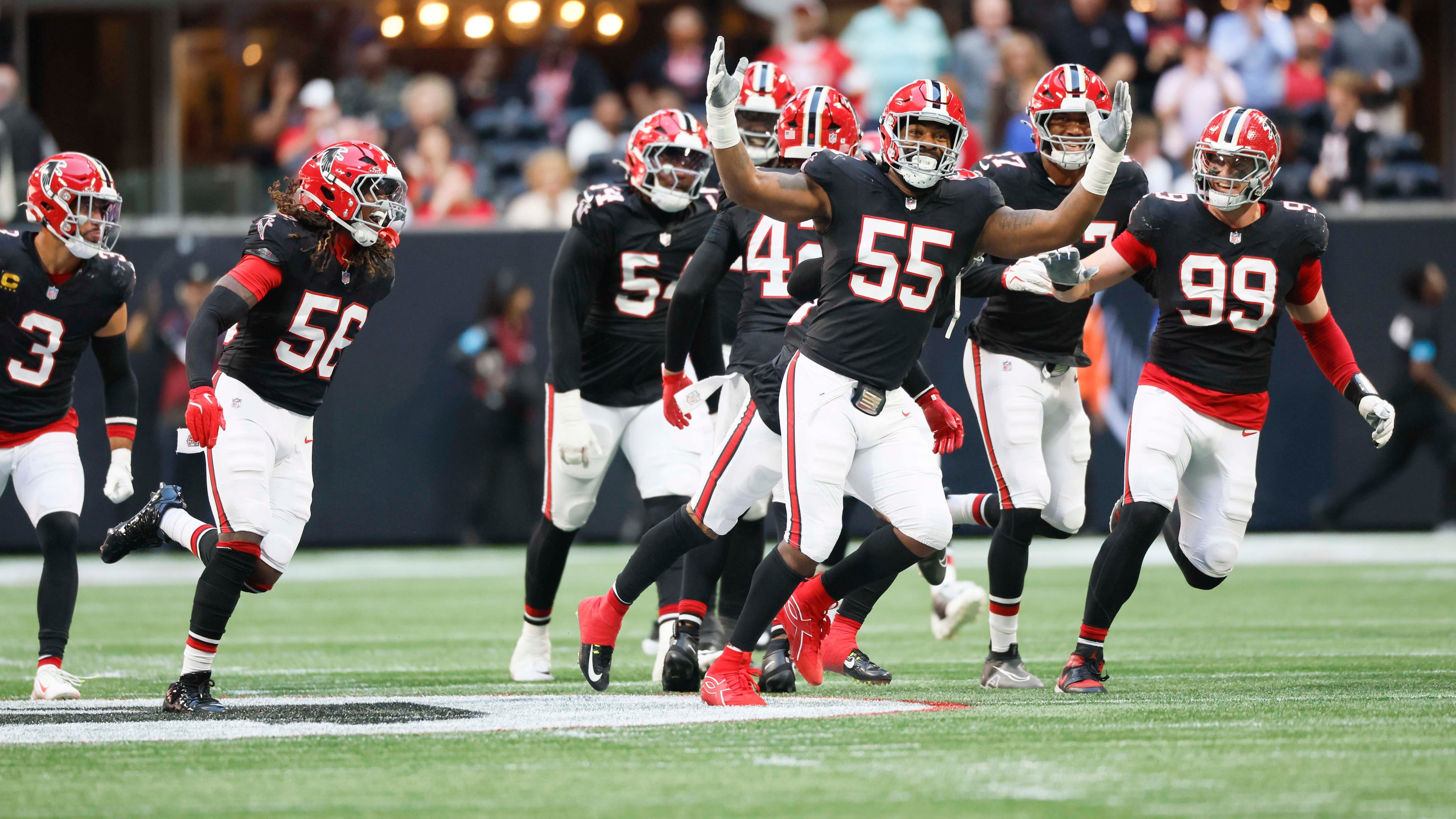 Atlanta Falcons defensive end Za’Darius Smith celebrates with teammates after a sack of the San Francisco 49ers quarterback at Mercedes-Benz Stadium on Sunday. (Miguel Martinez/AJC)