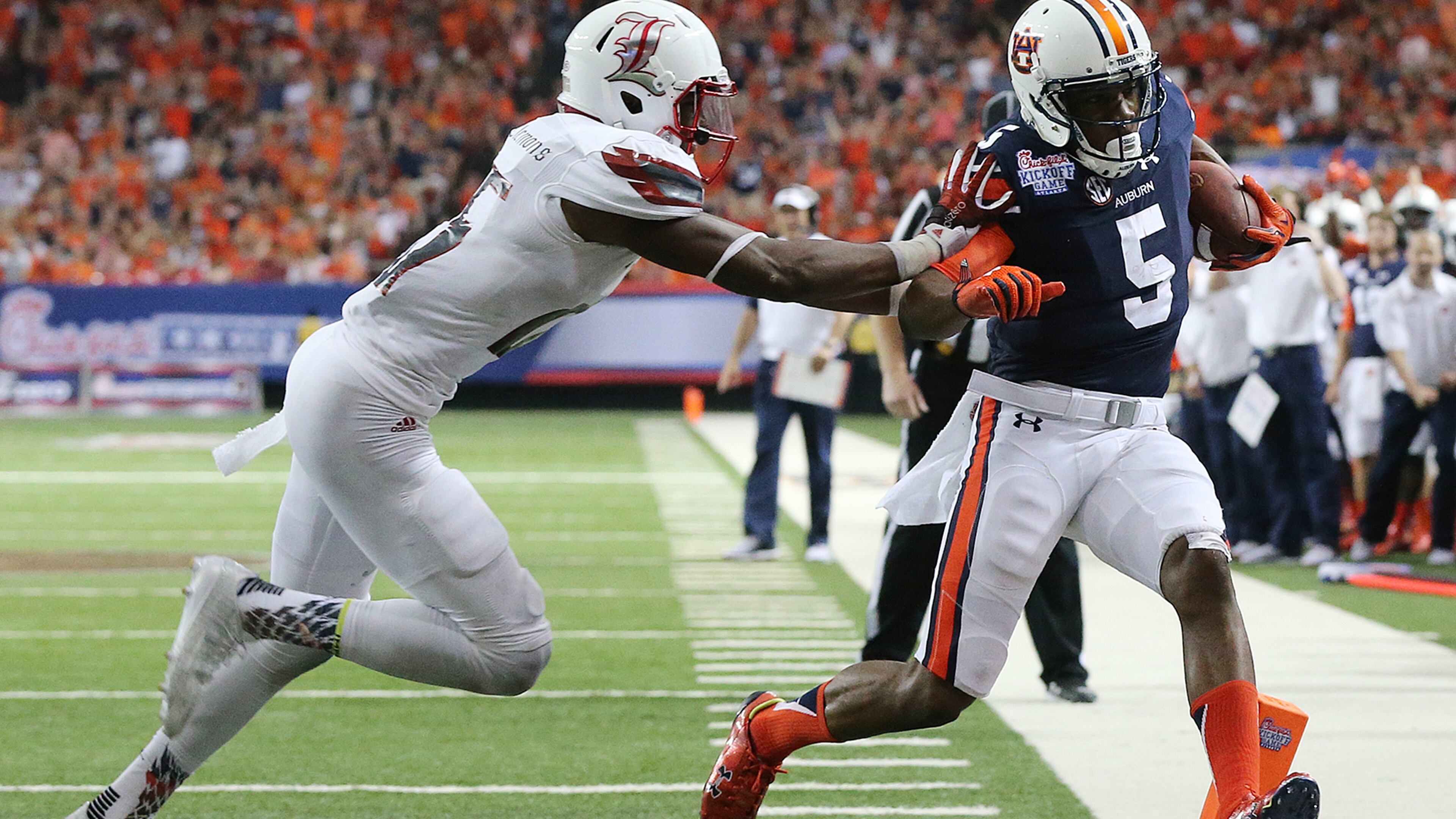 090515 ATLANTA: Auburn wide receiver Ricardo Louis gets in the endzone past Louisville safety Josh Harvey-Clemons for a 31-10 Auburn lead during the fourth quarter in the Chick-fil-A Kickoff Game on Saturday, Sept. 5, 2015, in Atlanta. Curtis Compton / ccompton@ajc.com