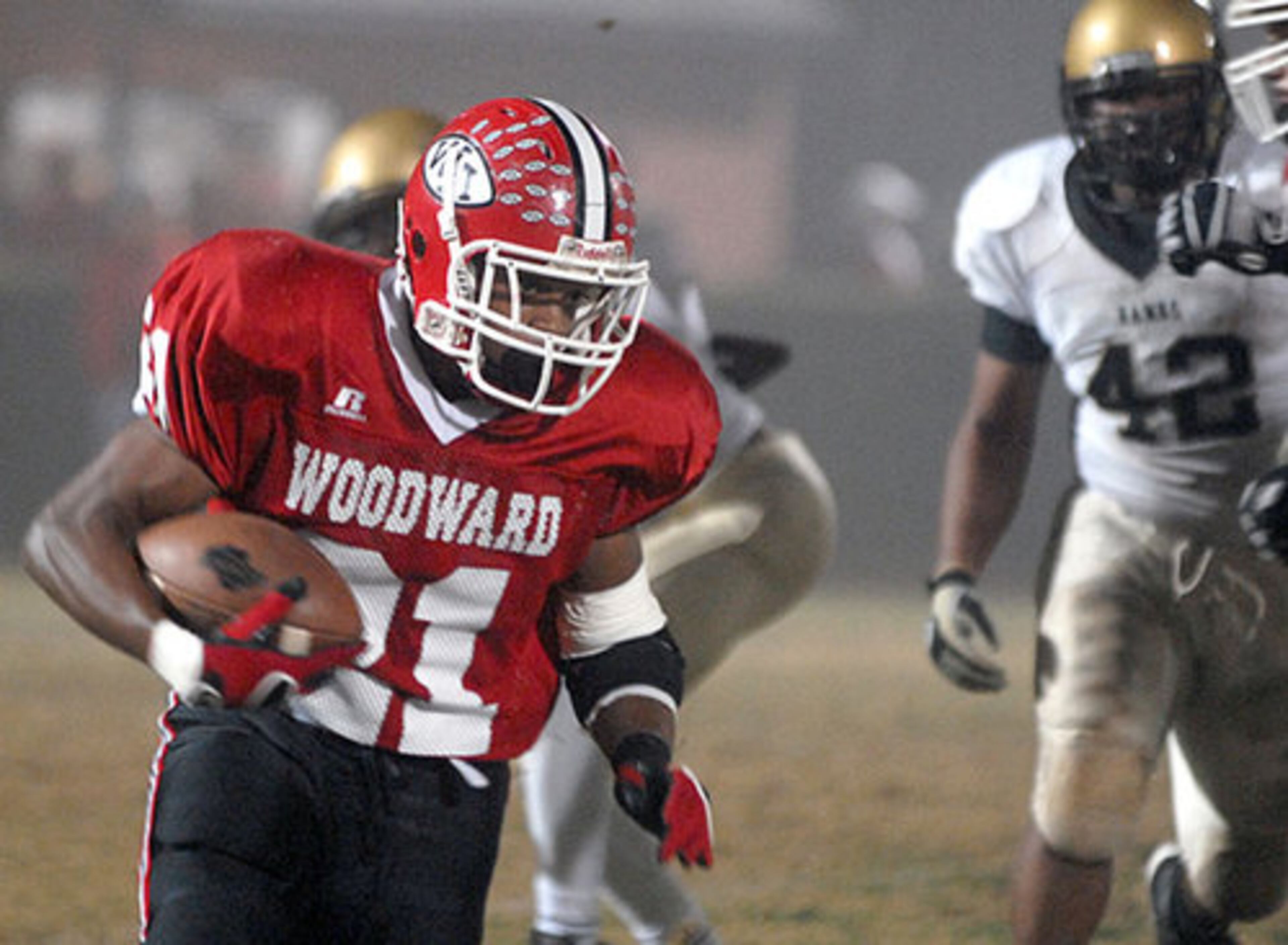 Woodward Academy's Delino DeShields (No. 21) turns the corner during second-quarter action against Washington County.
