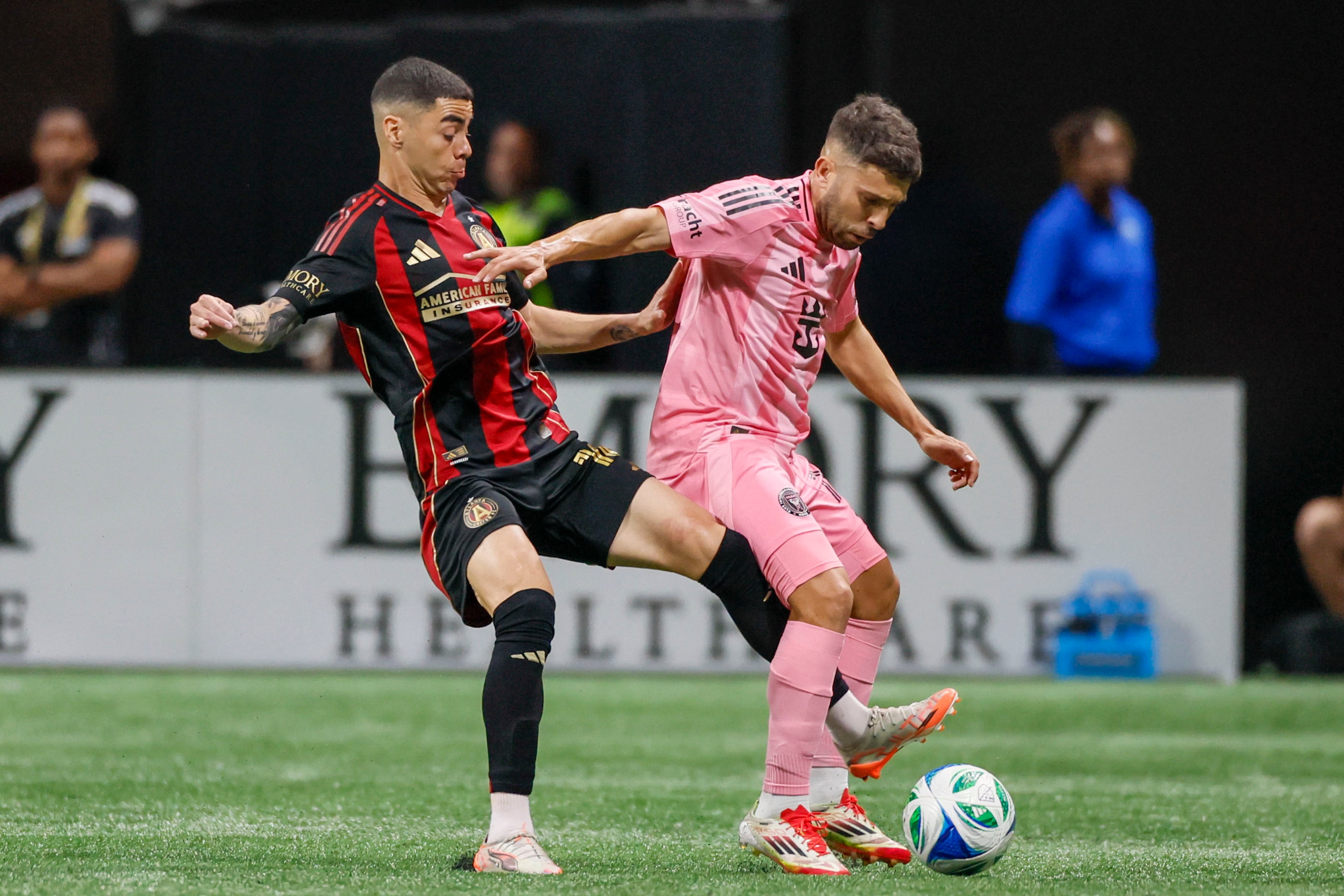 Atlanta United midfielder Miguel Almirón (10) fights for the ball against Inter Miami defender Jordi Alba (18) during the first half against Inter Miami at Mercedes-Benz Stadium on Sunday, March 16, 2025, in Atlanta.
(Miguel Martinez/ AJC)
