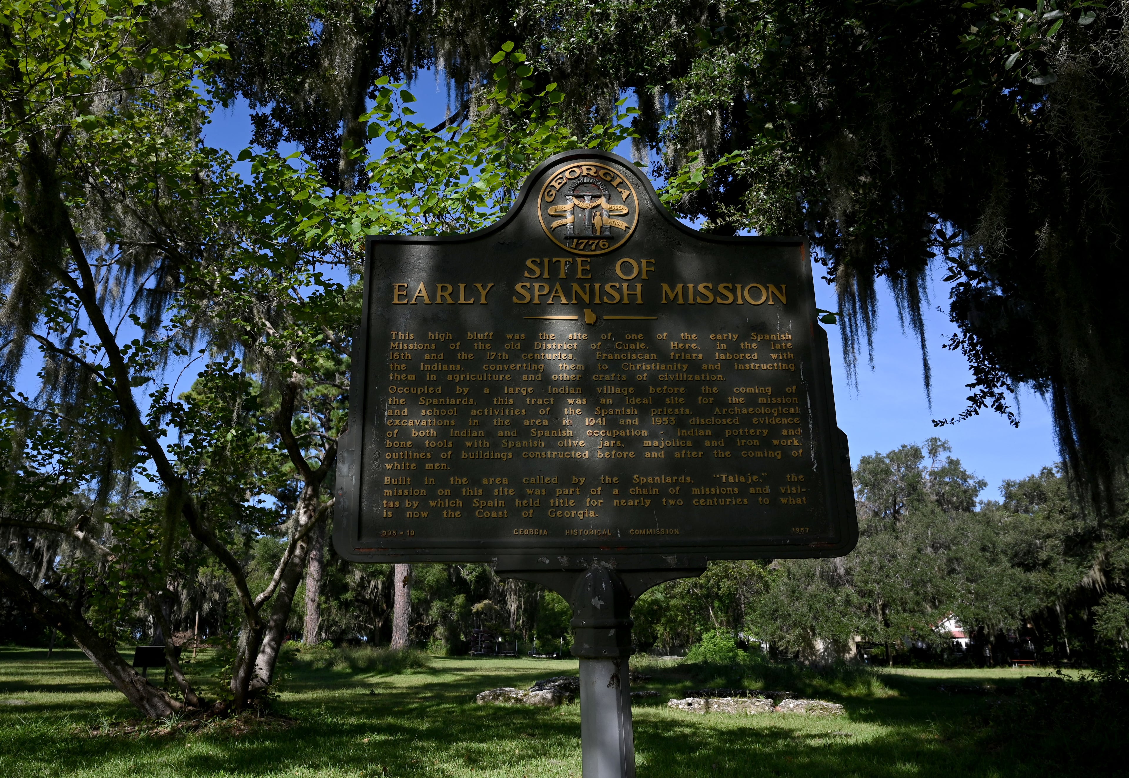 A historic marker for the Early Spanish Mission is displayed at Fort King George State Historic Site in Darien. (Hyosub Shin/AJC)