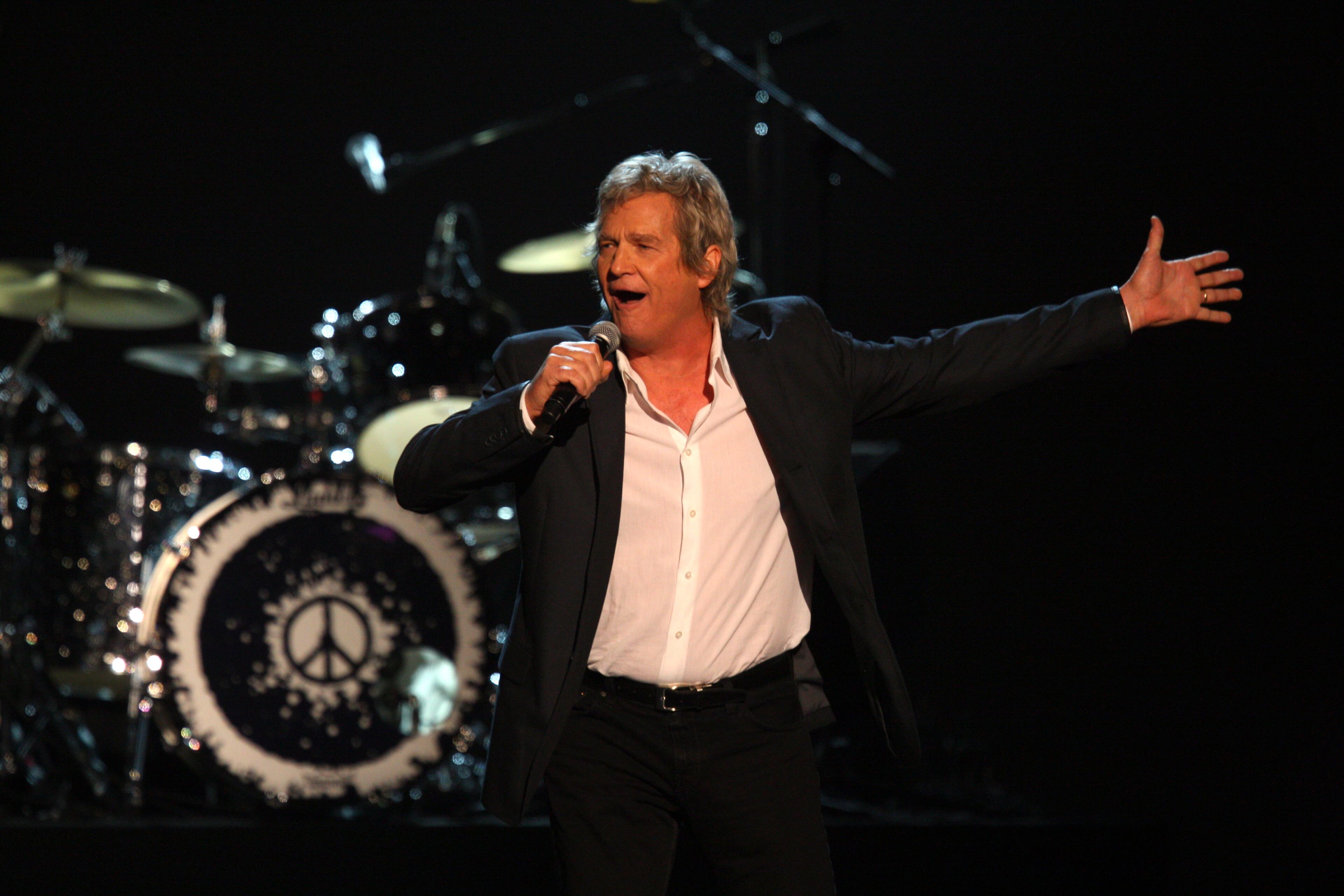 Jeff Bridges introduces Ringo Starr at The Night that Changed America: a Grammy Salute to the Beatles, on Monday, Jan. 27, 2014, in Los Angeles. (Photo by Zach Cordner/Invision/AP)