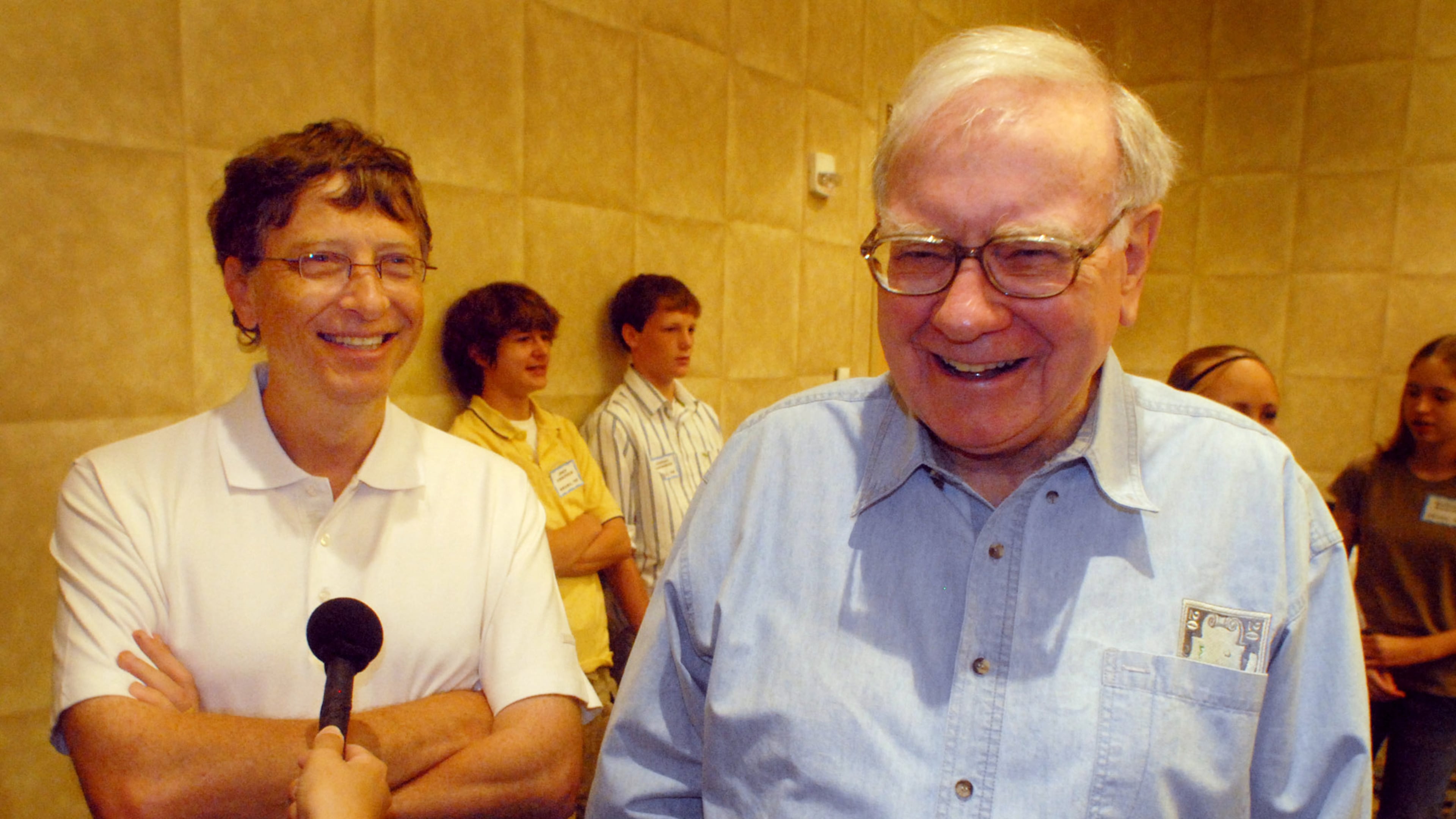 FILE - Microsoft co-founder and chairman Bill Gates, left, and Berkshire Hathaway Inc. billionaire Warren Buffett laugh while answering questions Aug 5, 2006, before the Nebraska Regional Bridge tournament in Council Bluffs, Iowa. (AP Photo/Dave Weaver, File)