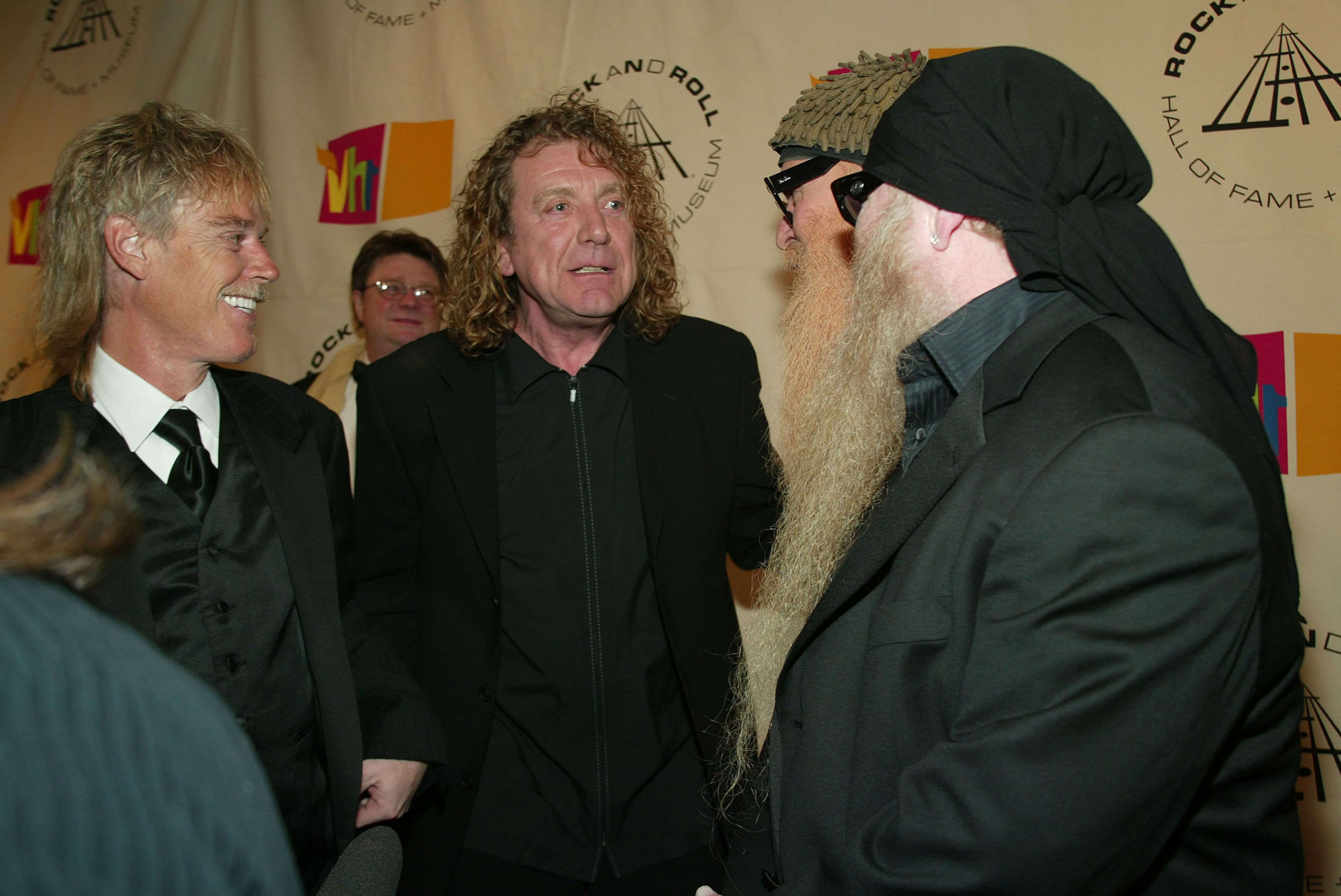 Singer Robert Plant and ZZ Top talk as they arrive at the Rock & Roll Hall Of Fame 19th Annual Induction Dinner at the Waldorf Astoria Hotel March 15, 2004 in New York City. (Photo by Frank Micelotta/Getty Images)
