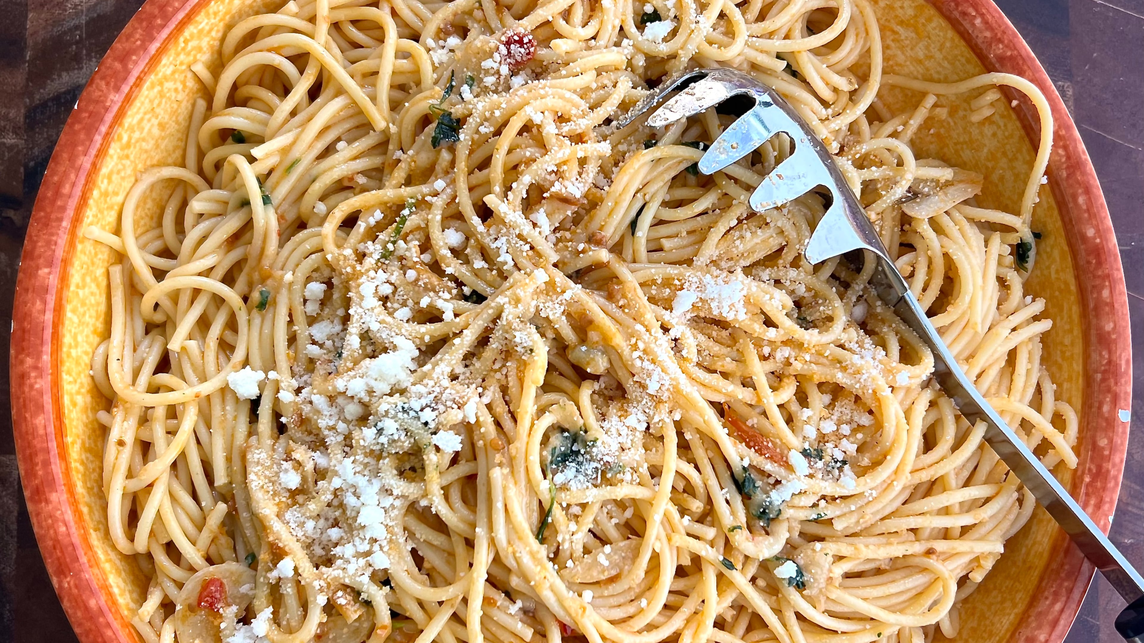 Seven simple, high-quality ingredients create the magically complex flavors in this pasta. (Kellie Hynes for The Atlanta Journal-Constitution)