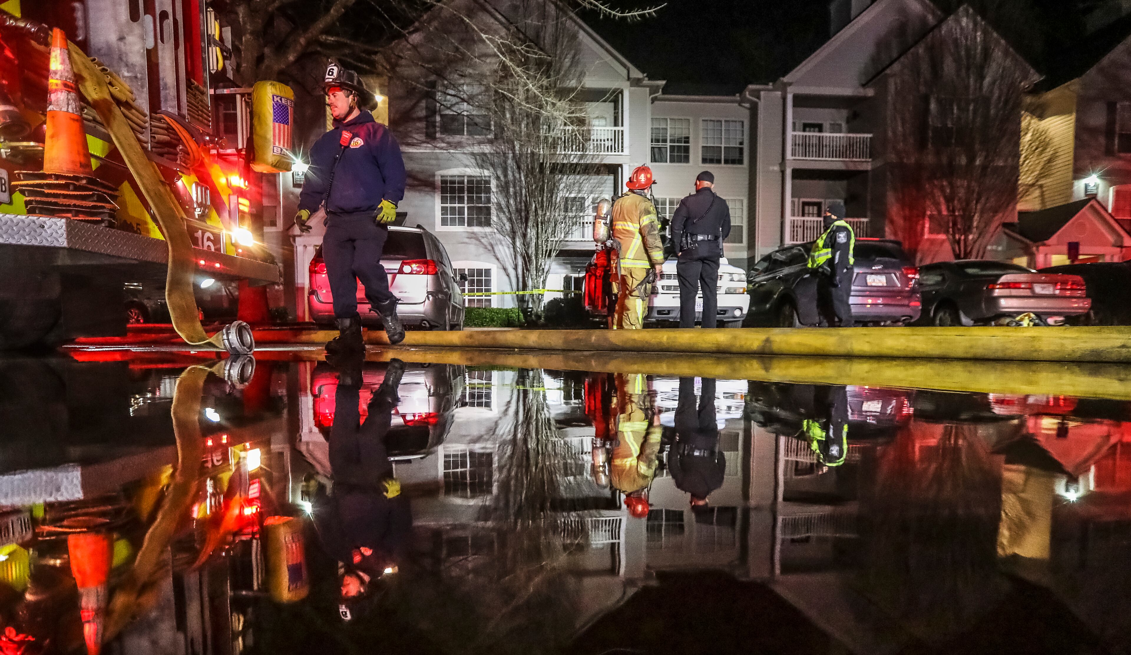 January 27, 2023 DeKalb County: A man was found dead inside a DeKalb County apartment complex after firefighters extinguished a suspicious blaze Friday morning, officials said. Firefighters were called to Creekside Corners near Lithonia around 5:20 a.m., DeKalb fire spokesman Capt. Jaeson Daniels said. When they arrived, a resident told them that someone was still inside one of the apartments. Crews quickly extinguished the flames before beginning their search. Most residents were able to escape the complex, but firefighters searching the building found a man dead, Daniels said. Initial calls reported the possibility of a child being trapped in the fire, but the child and mother were able to escape the apartment, according to Daniels. The fire was contained to a single unit and appeared to start in either the kitchen or the living room, Daniels said. Firefighters were able to save the rest of the building. Demetrius Smith, who told The Atlanta Journal-Constitution she is the grandmother of the child who escaped the burning apartment, said the fire may have been set intentionally. Smith went to the scene after her daughter called her while she was on a break at work. “She called me and told me that her child’s father tried to kill her and the baby,” Smith said. “He set the kitchen on fire with grease and then tried to keep them from leaving the apartment.” Smith said that after her daughter escaped, she tried to convince the man to leave the apartment, but he turned back inside and was on fire. “He had issues anyway, but not to this extent where I think he would kill himself or harm her or his child,” Smith said. Investigation into the fire is ongoing. (John Spink / John.Spink@ajc.com)