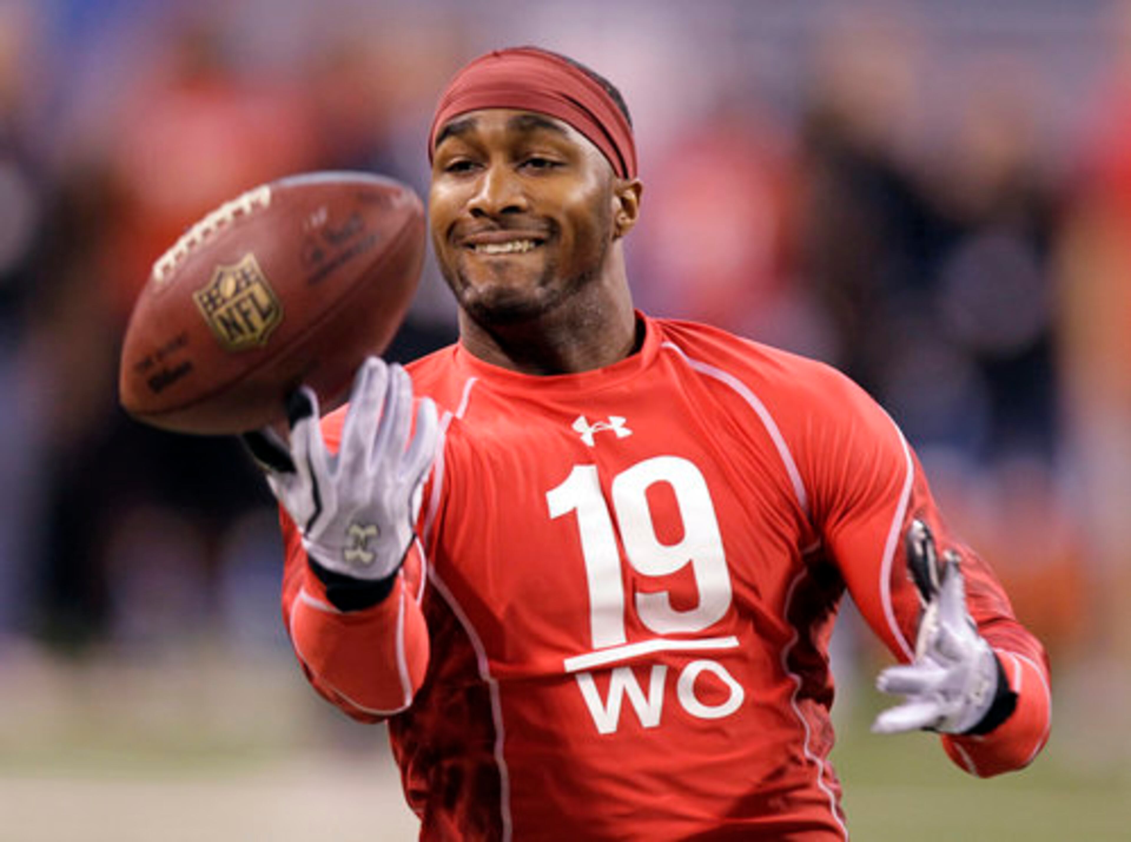 Southern California wide receiver Ronald Johnson reaches out to control the ball and make a catch during drills.