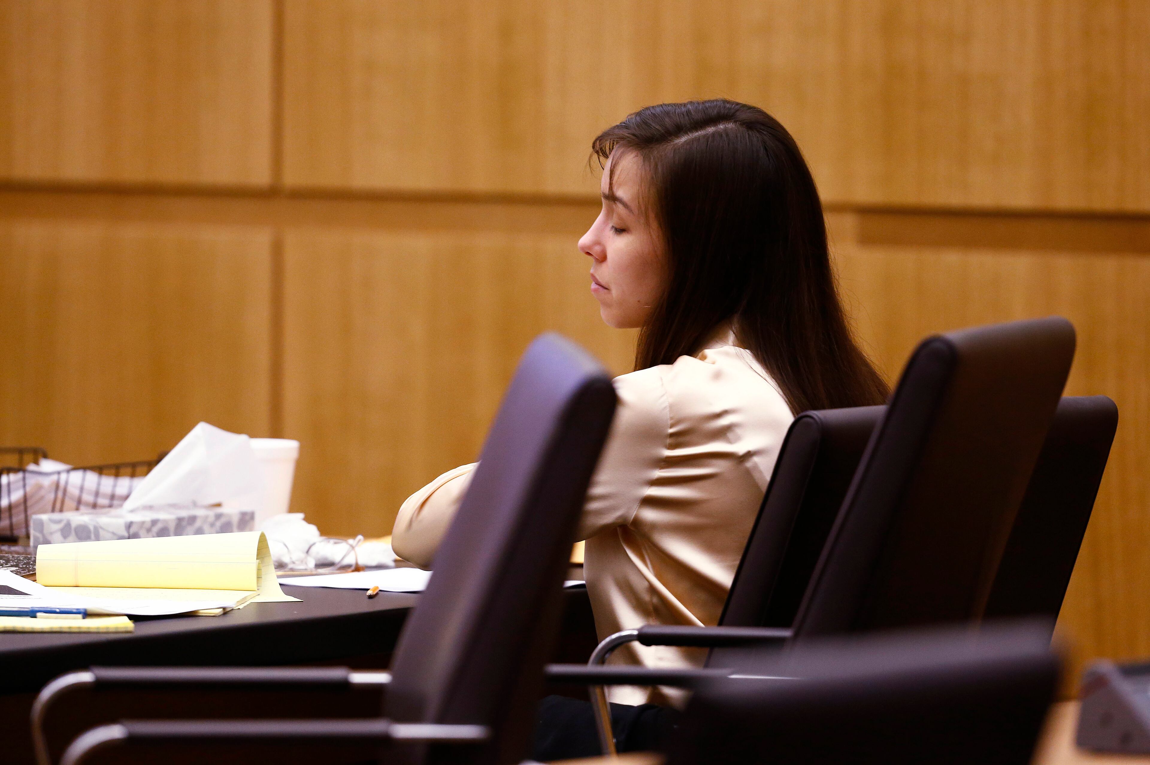 Jodi Arias reacts as the jury begins deliberation.