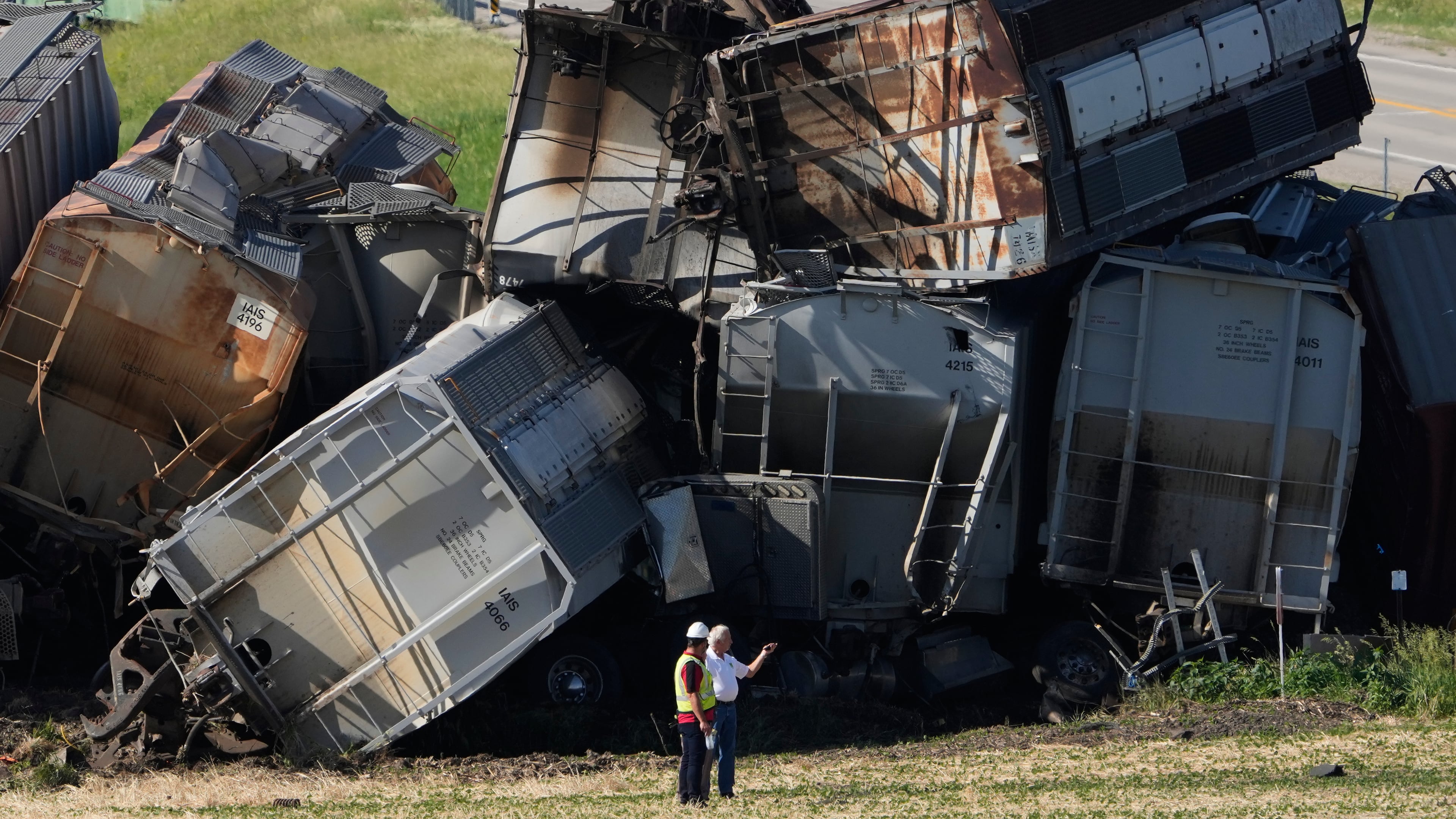 Workers respond after a train derailed on Wednesday, June 3, 2026, near Victor, Iowa. (AP Photo/Charlie Neibergall)