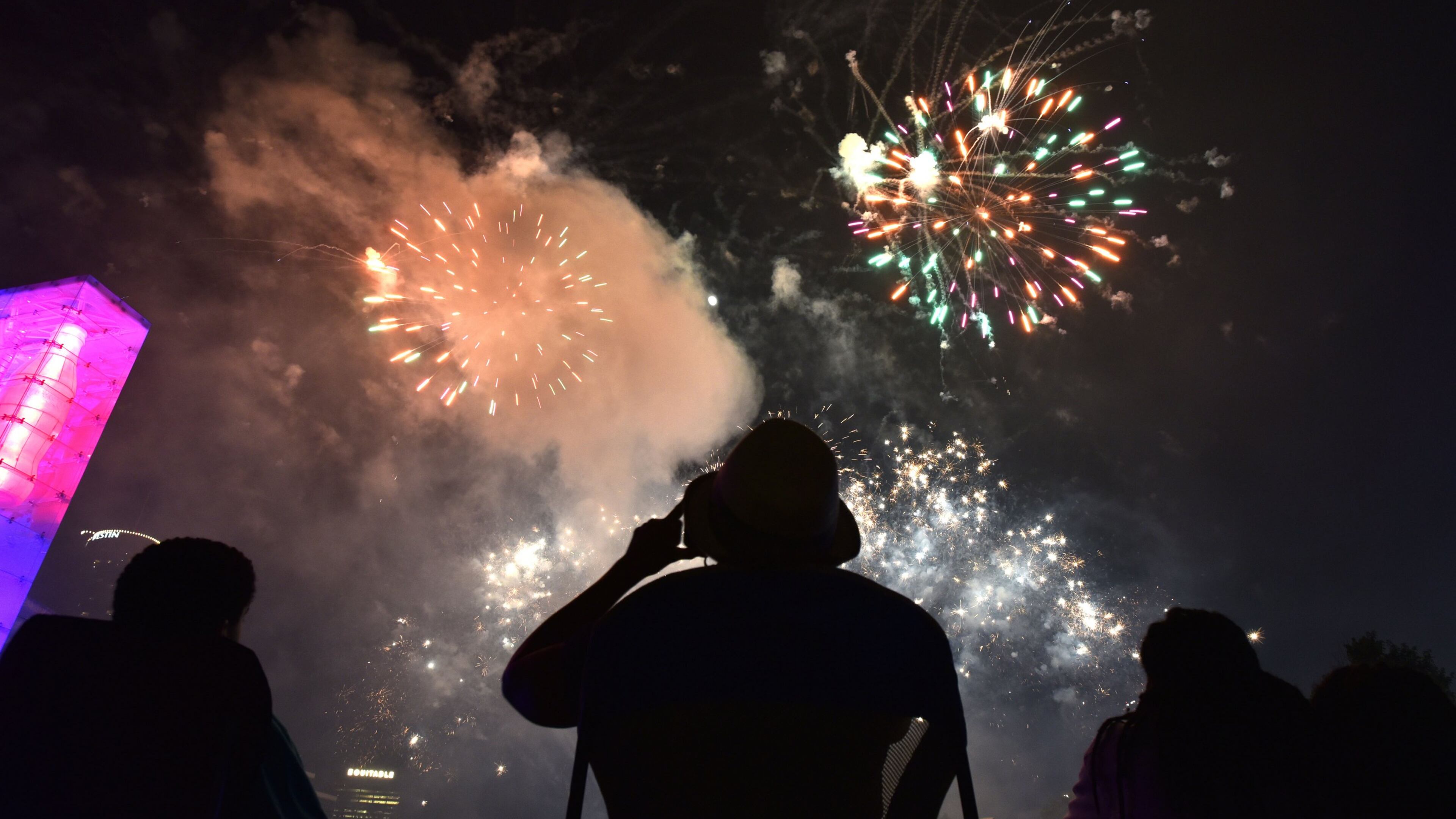 In 2017, fireworks lit up the downtown skyline during the July Fourth celebration. This year, the event returns to Centennial Olympic Park as Look Up Atlanta. HYOSUB SHIN / HSHIN@AJC.COM