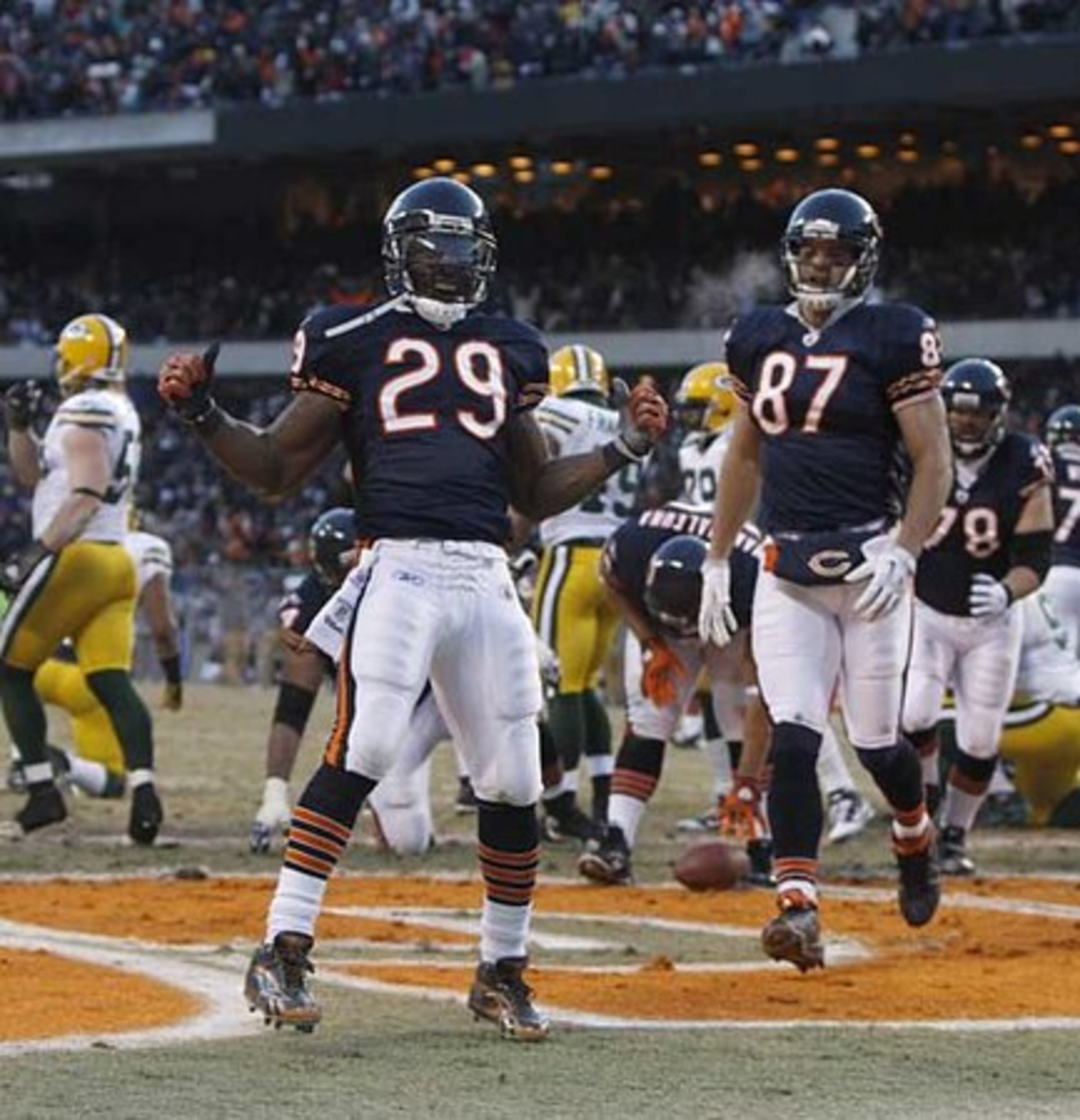 Bears running back Chester Taylor (29) celebrates his touchdown against the Green Bay Packers during the 4th quarter.