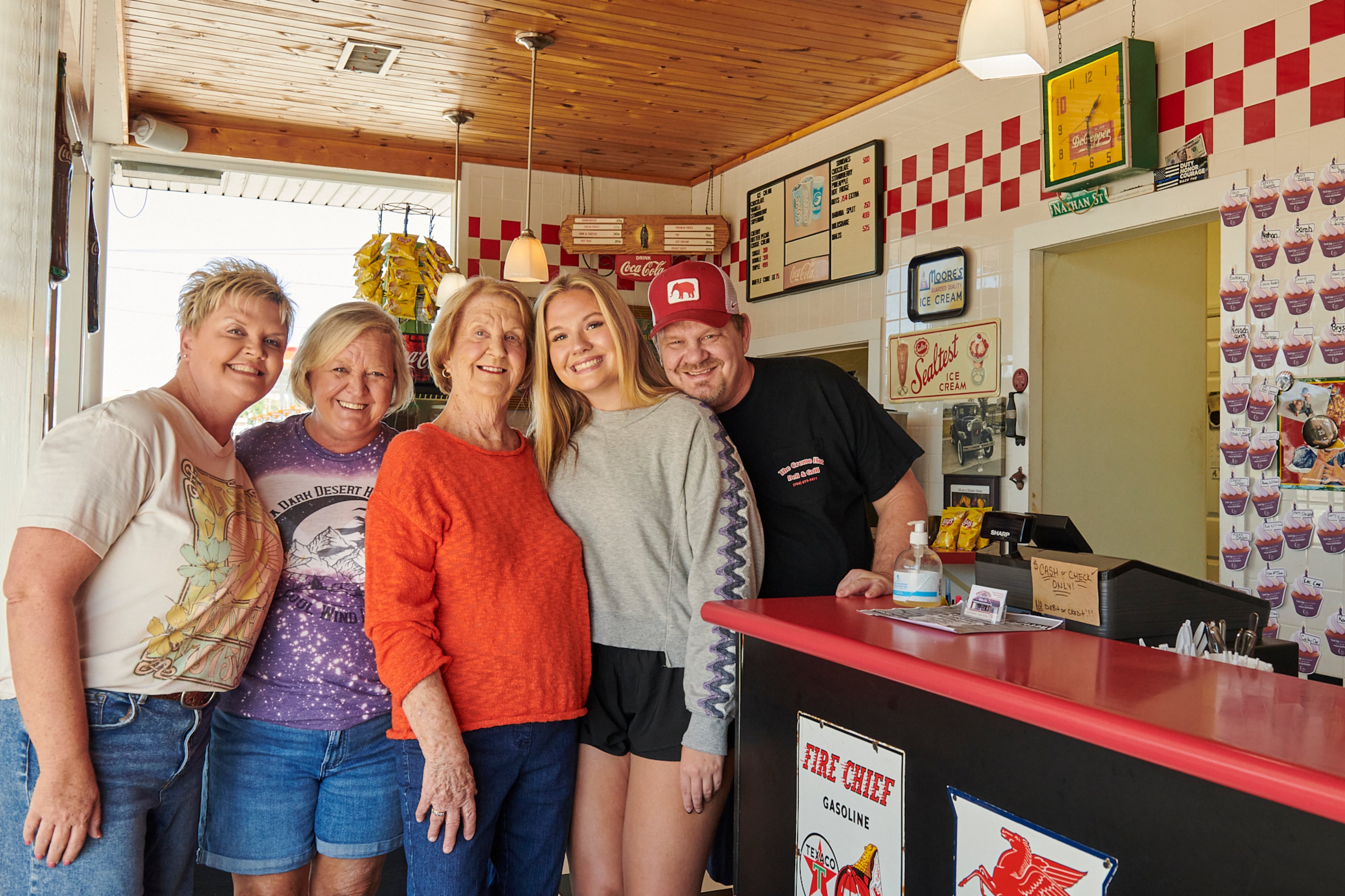 The Creme Hut family is (from left) Noviena Cloer, Angie Powell, Shirley Davis, Karley Davis and owner Nathan Davis. (Greg Rannells for The Atlanta Journal-Constitution)